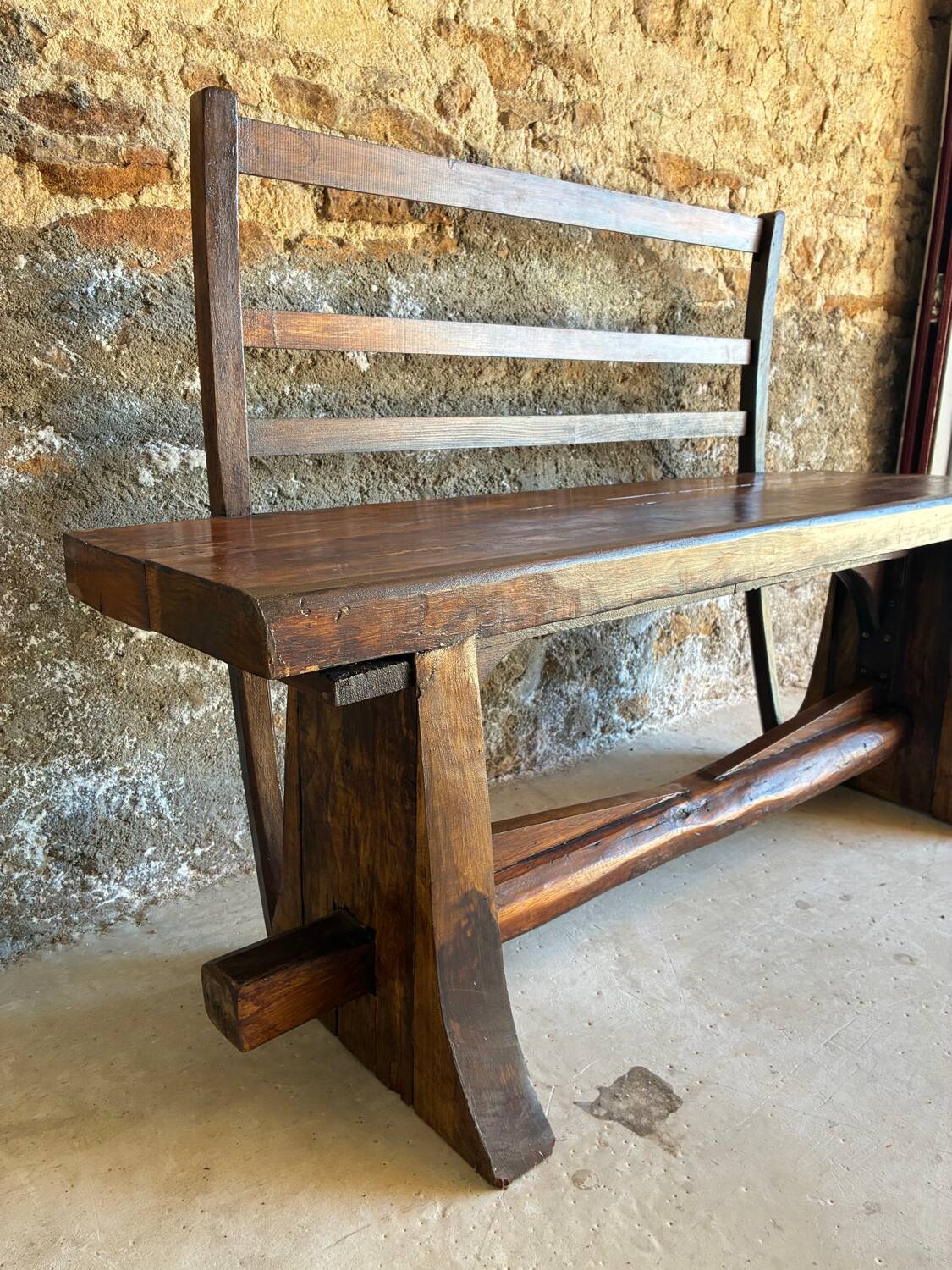 Rustic/brutalised entrance bench