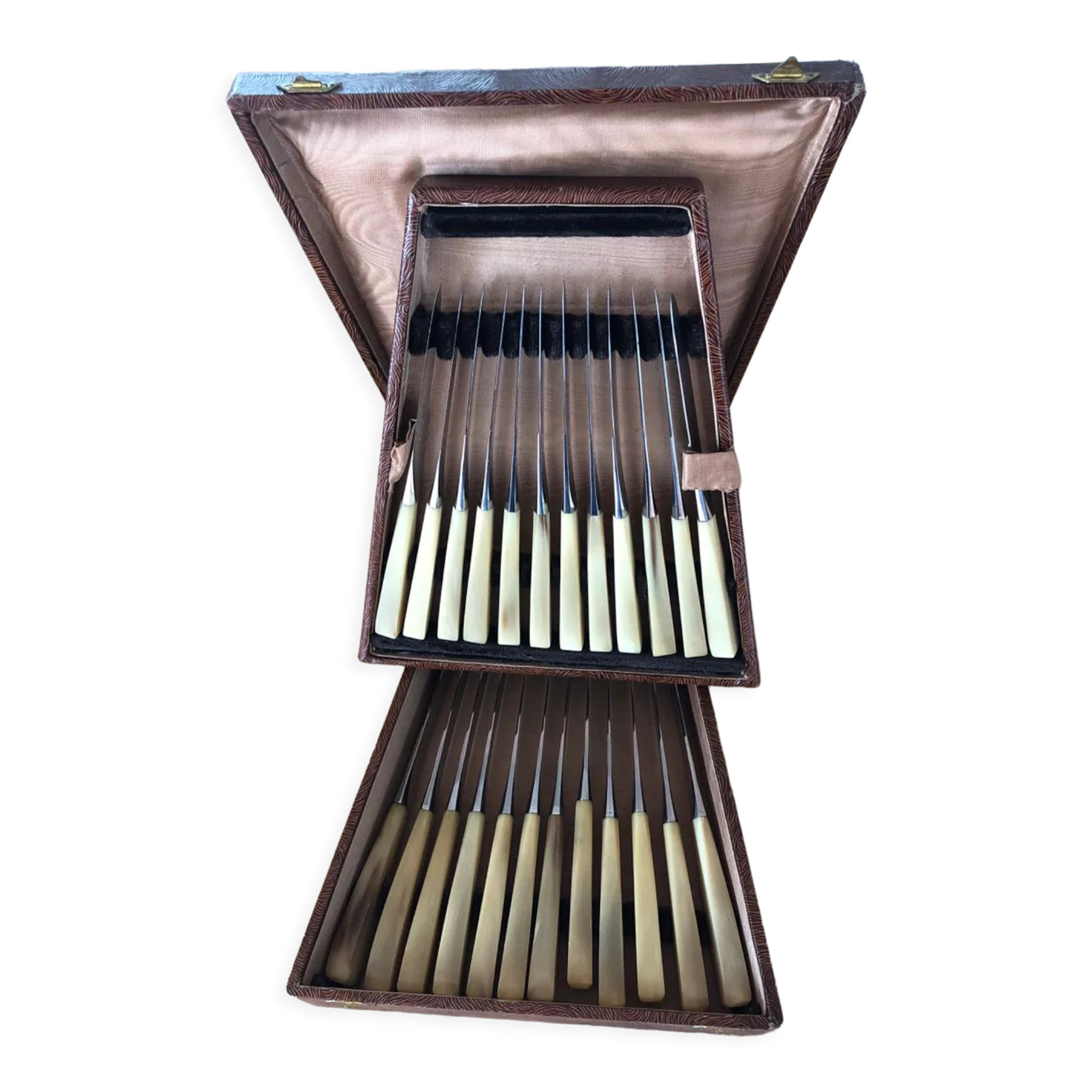 Lot de 24 couteaux manche en corne