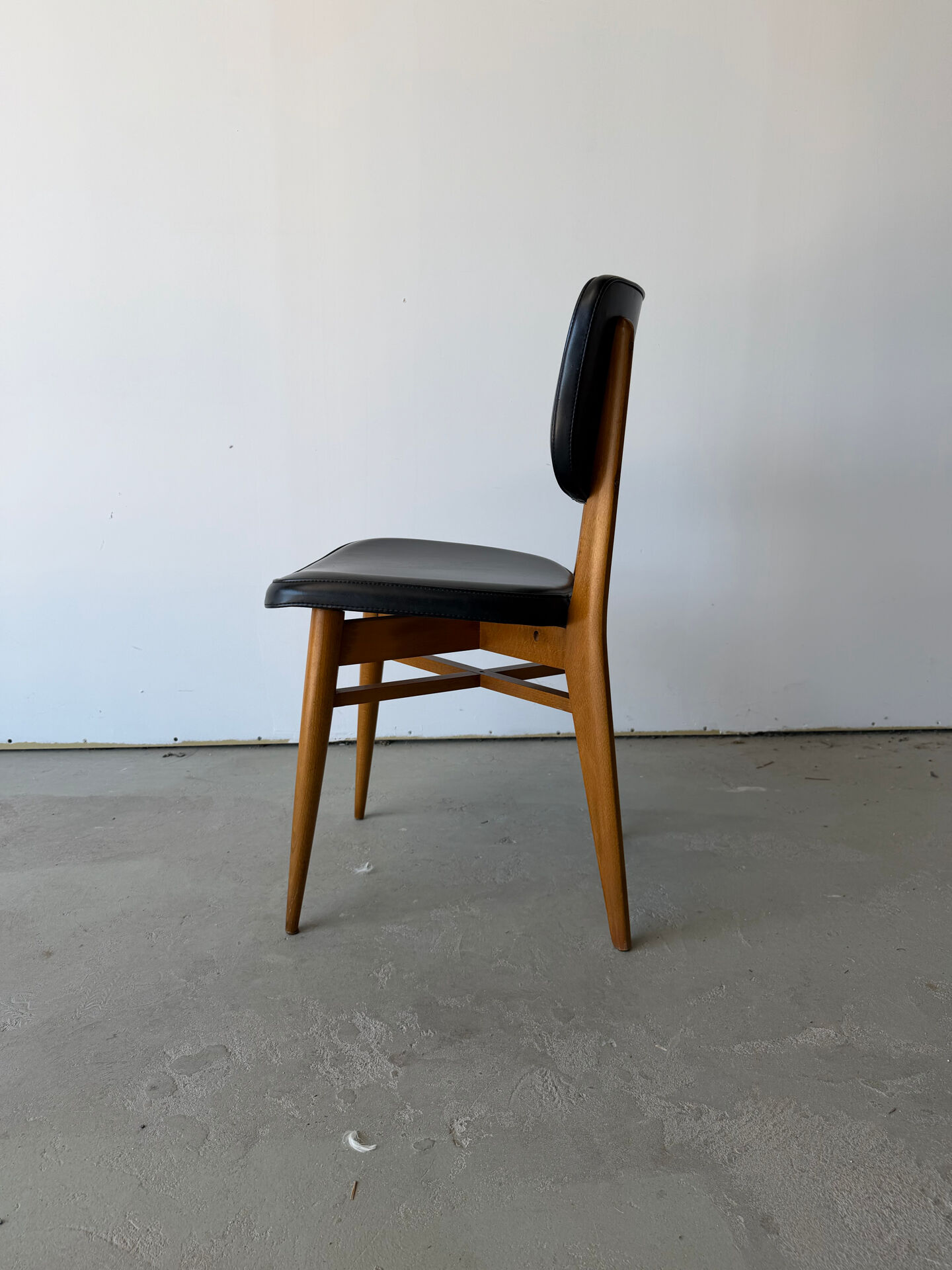 Set of 6 Scandinavian design chairs in solid beech and black Skai.