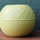 Vase boule jaune, années 50