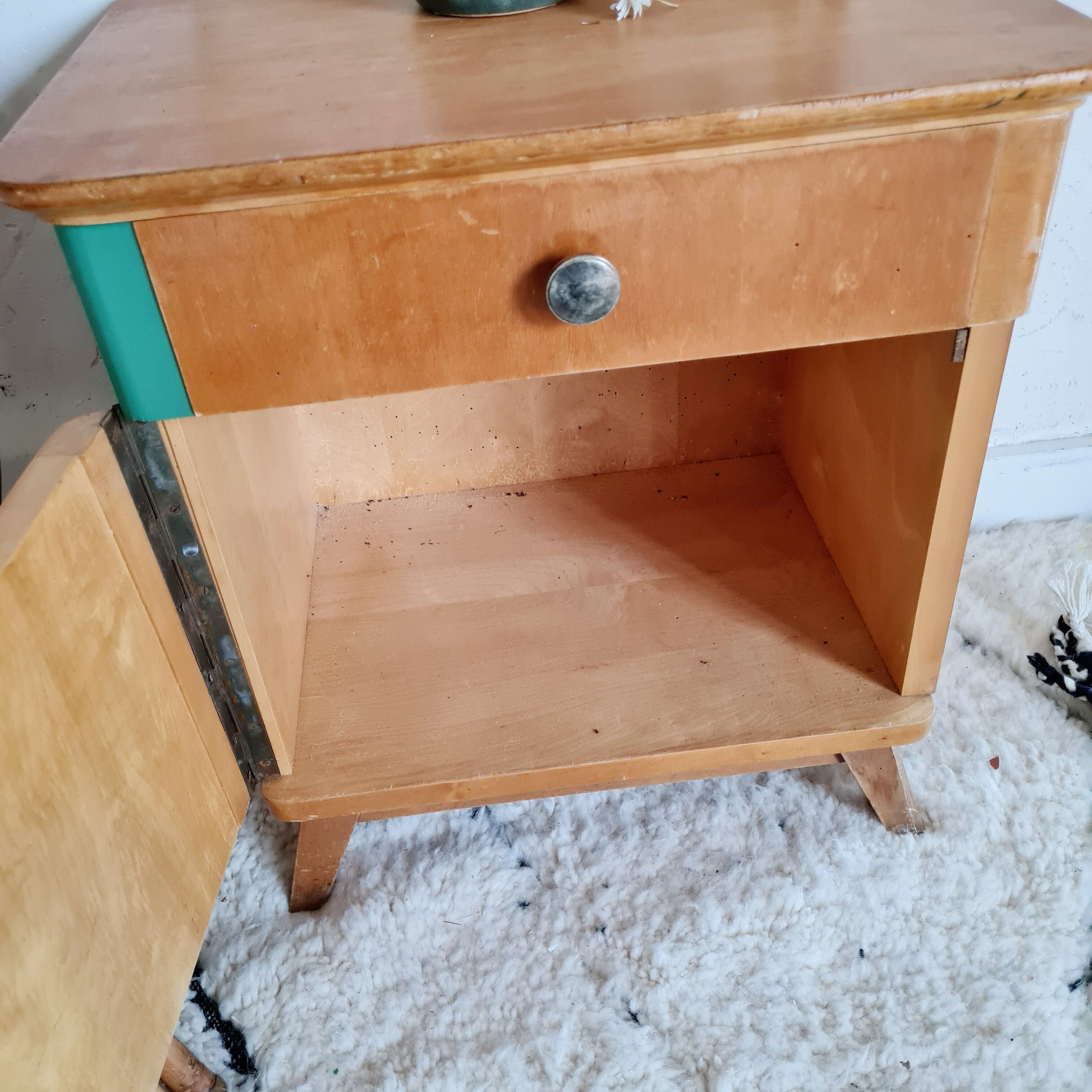 Bedside wood compass feet