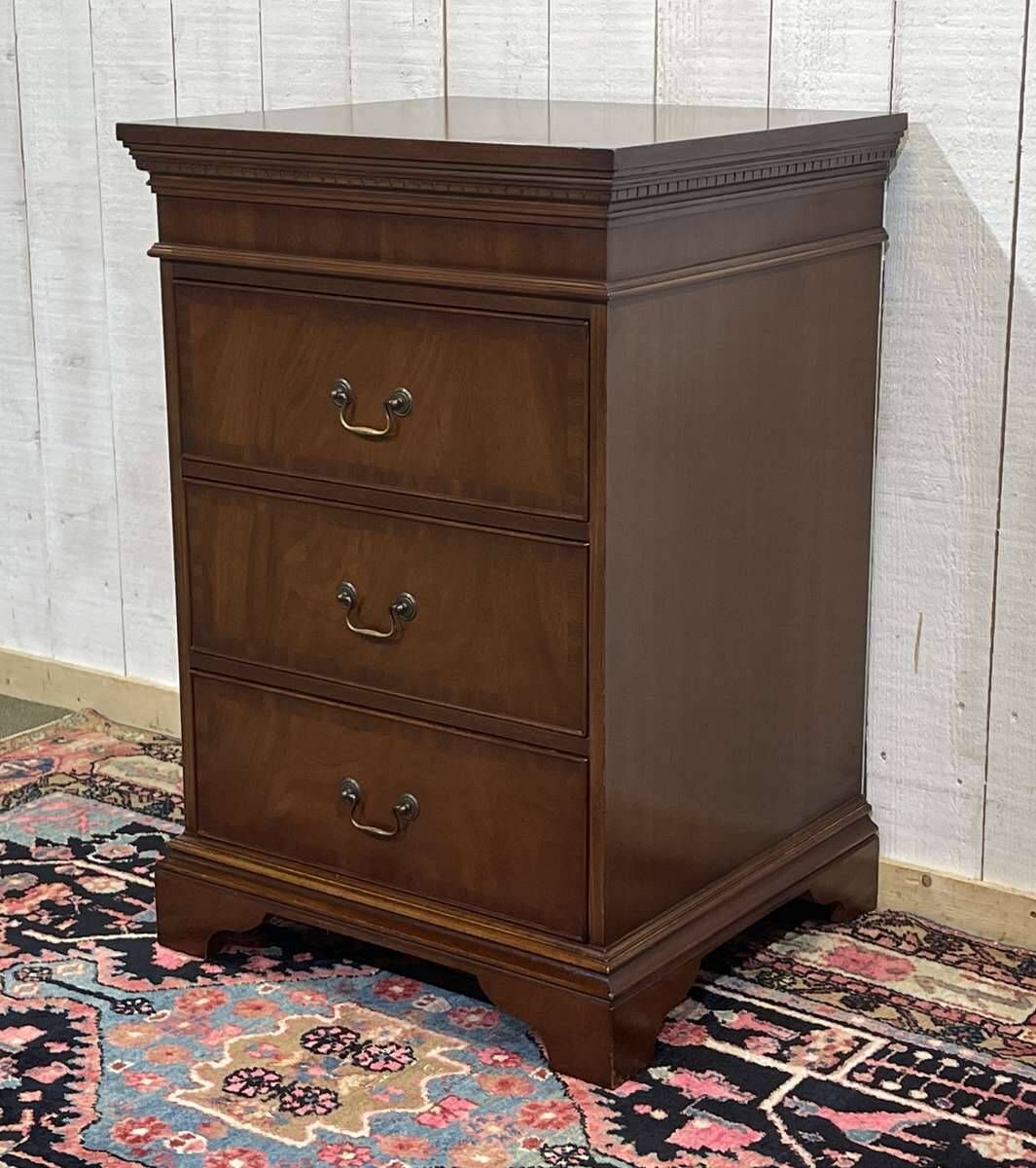 English mahogany chest of drawers from the 1950s