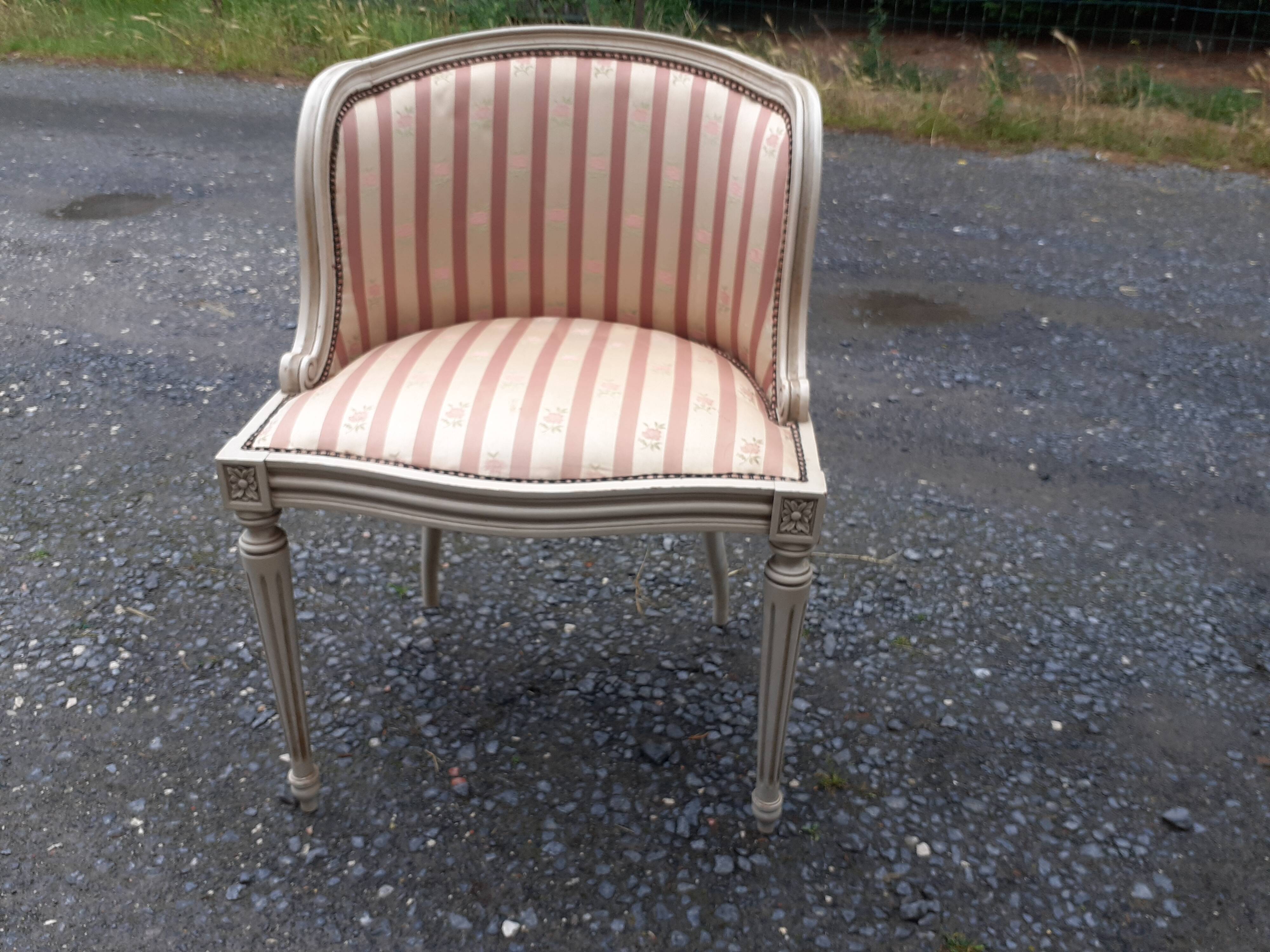 Convertible armchair