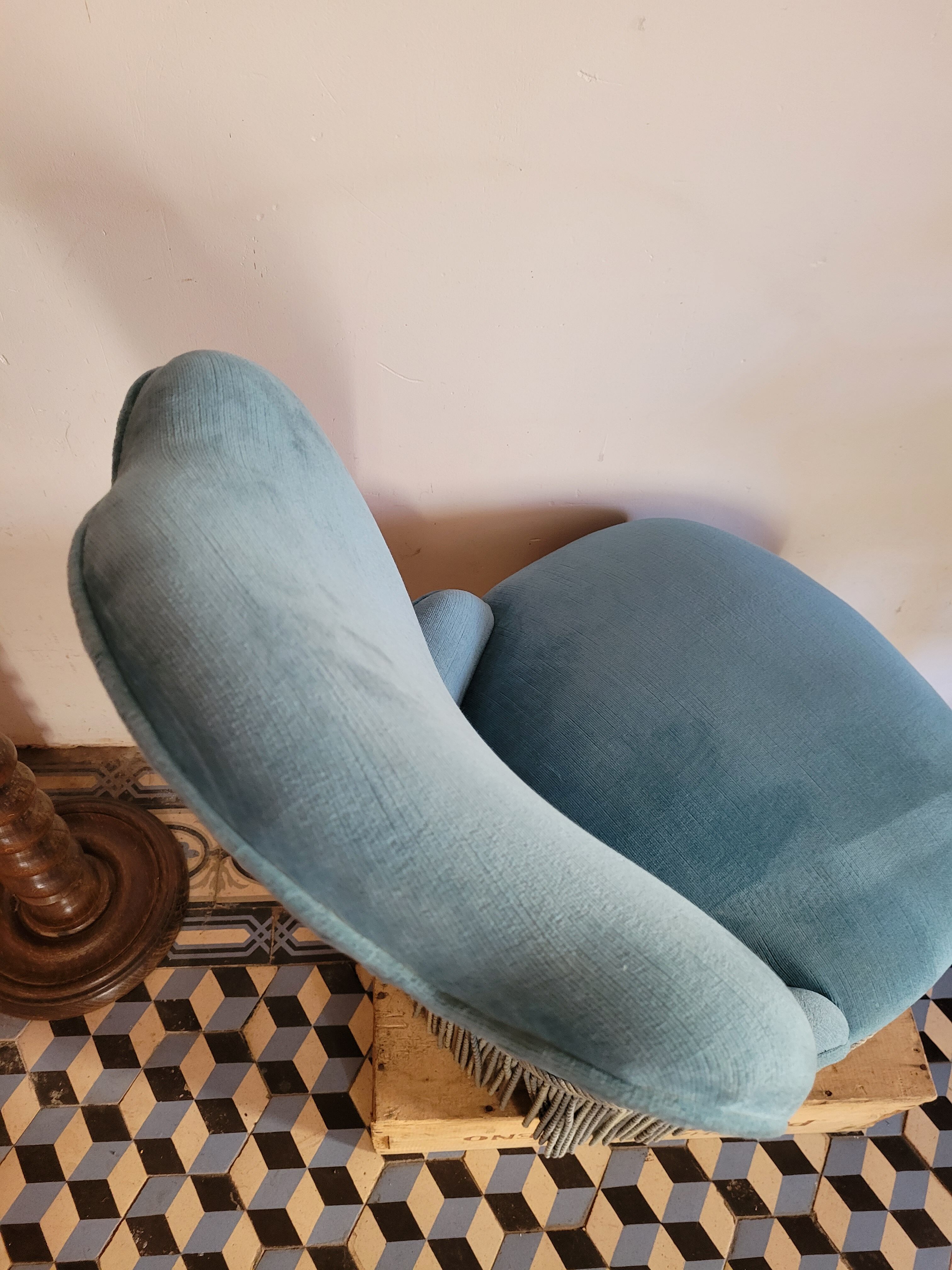 Blue toad armchair with fringes