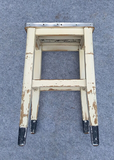 Tabouret on white formica 1950