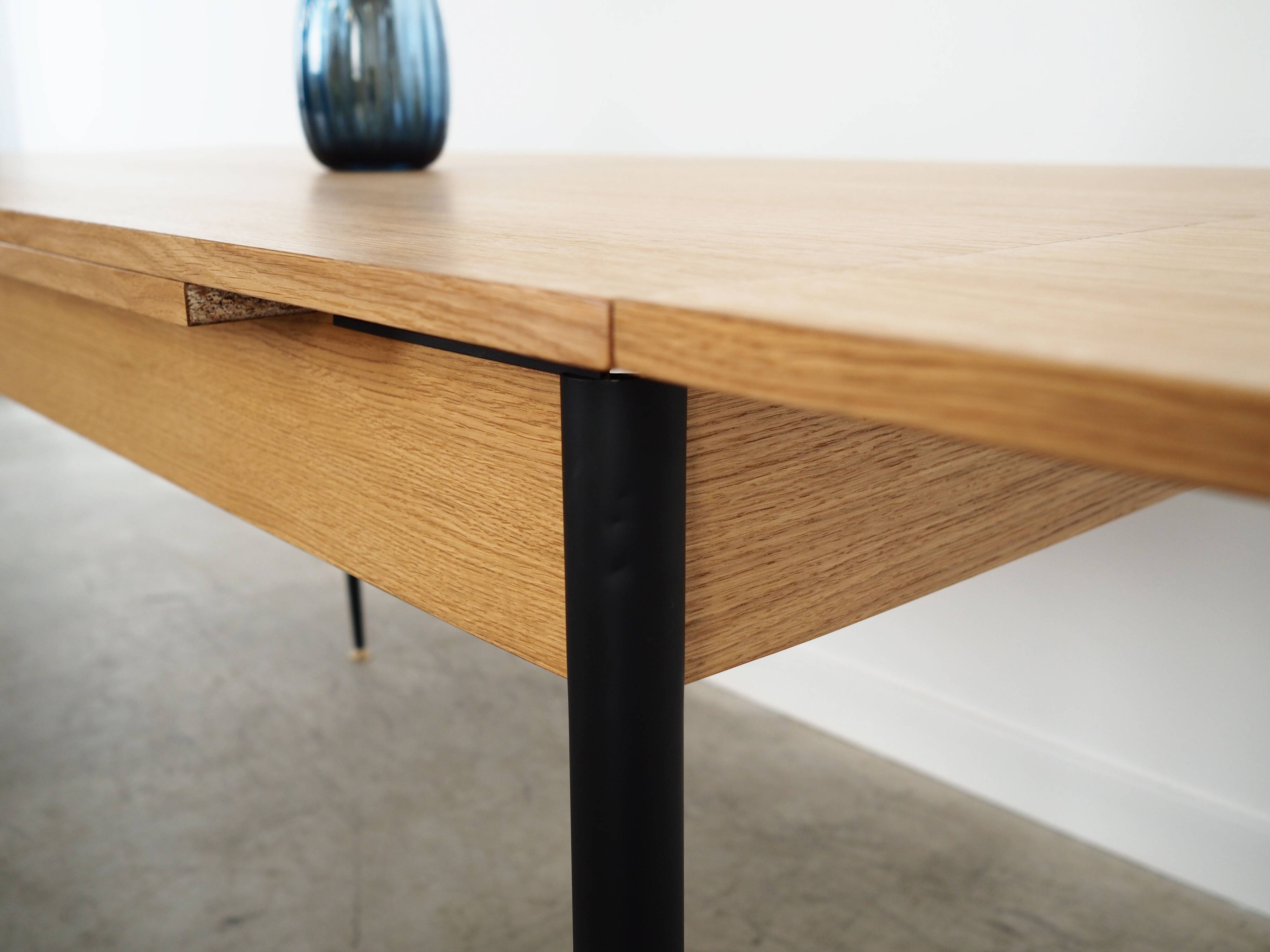 Oak folding table, Italian design, 1980s, manufacture: Italy
