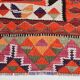 Tapis de couloir tribal kilim géométrique orange et rose