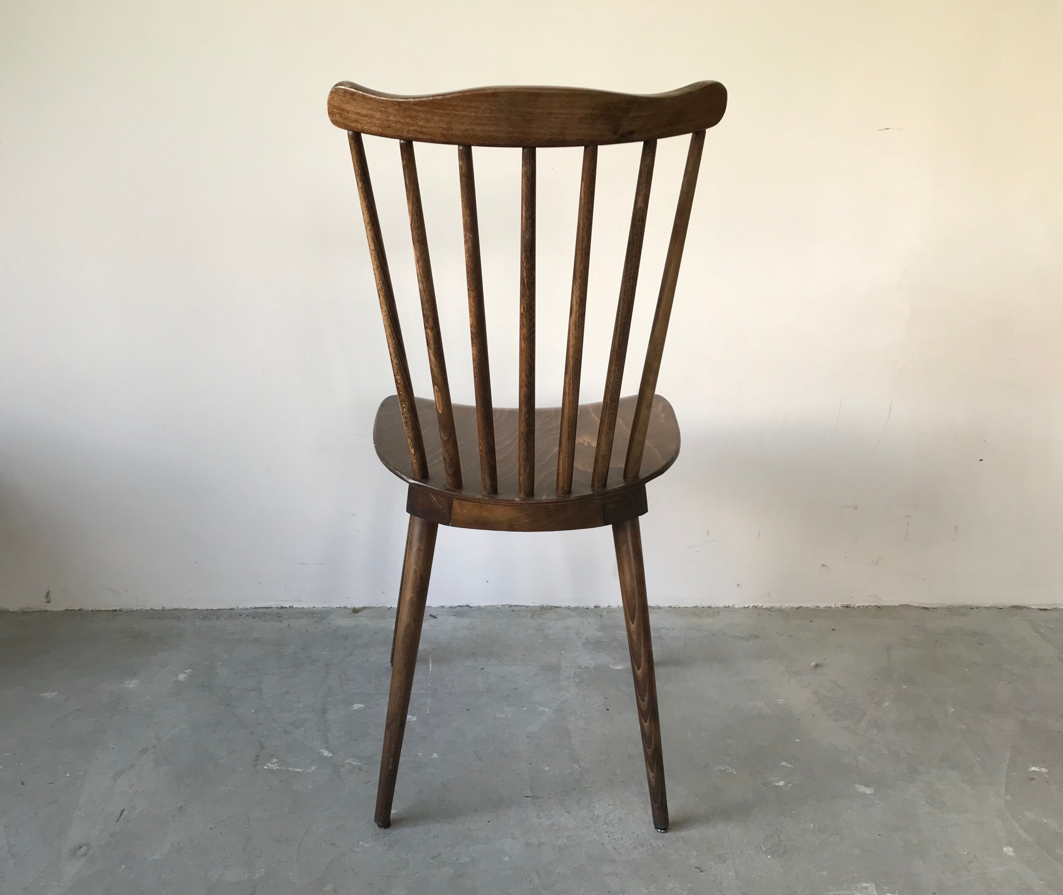 Suite de 6 chaises bistrot Menuet par Baumann, circa 1970.