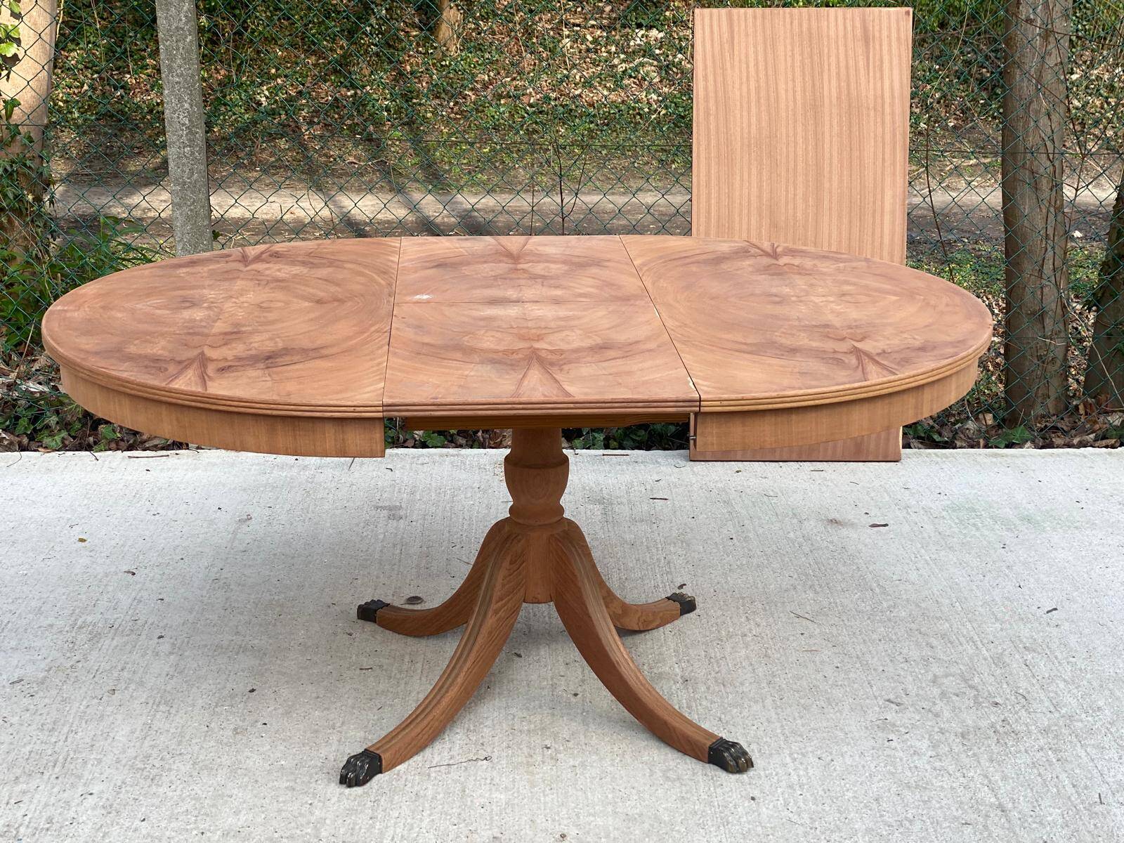 Extendable round dining table with central leg renovated in raw wood 205cm