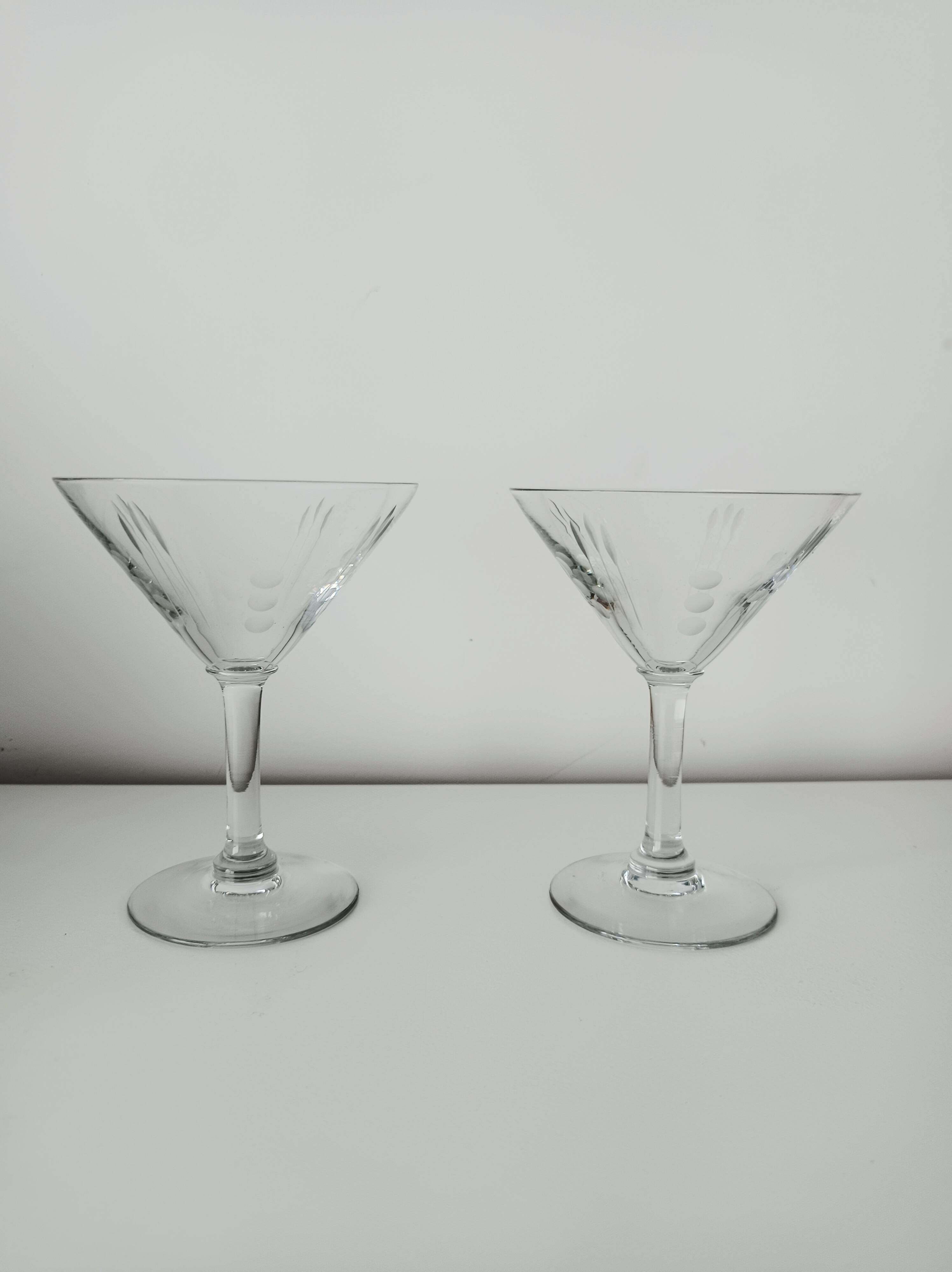 Set of 2 etched glass cocktail glasses