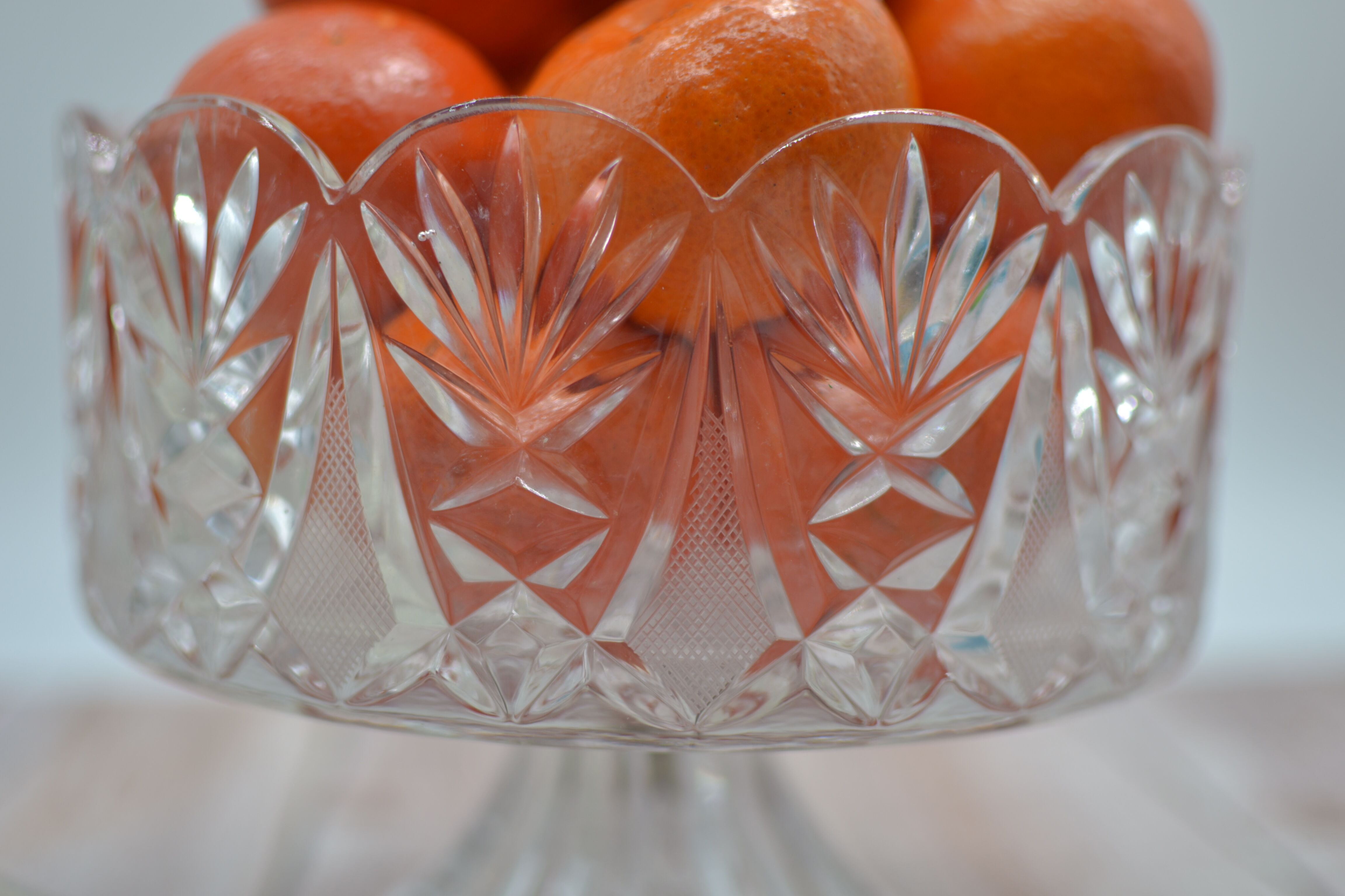 Crystal fruit cup with rounded edges