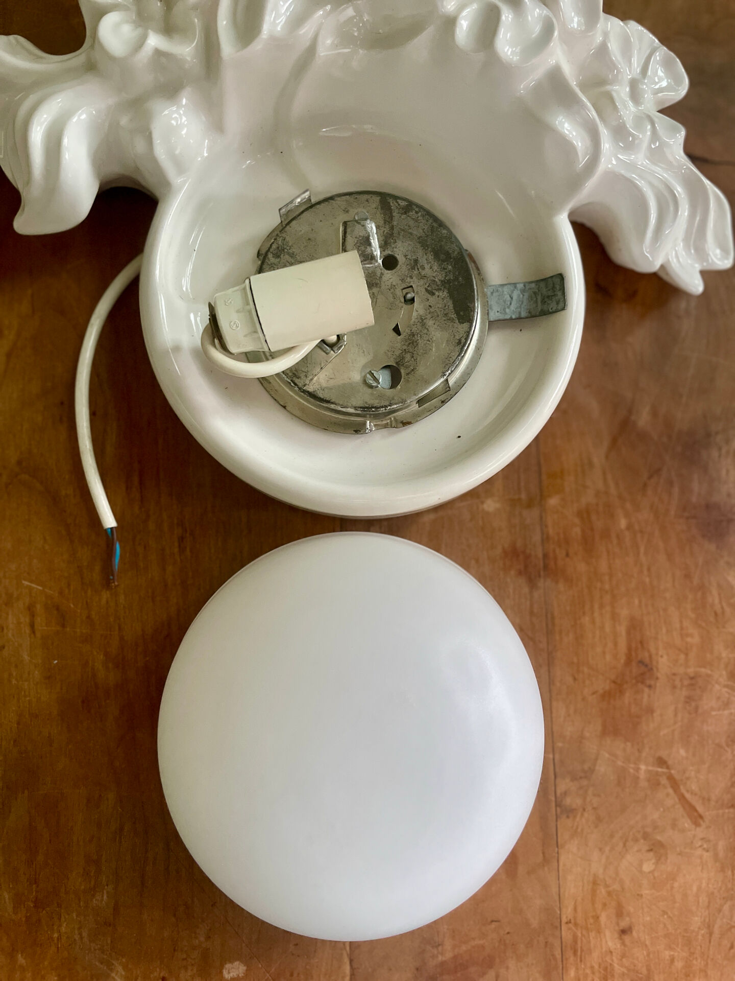 Ceramic wall light