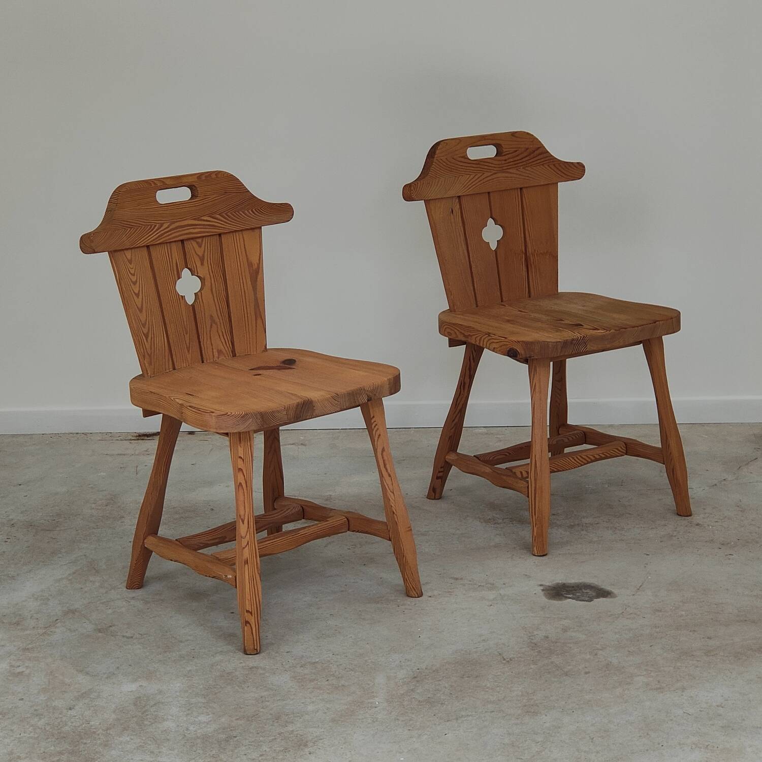 Set of 4 Vintage Tyrolean Dining Room Chairs in Pine, 1970s.