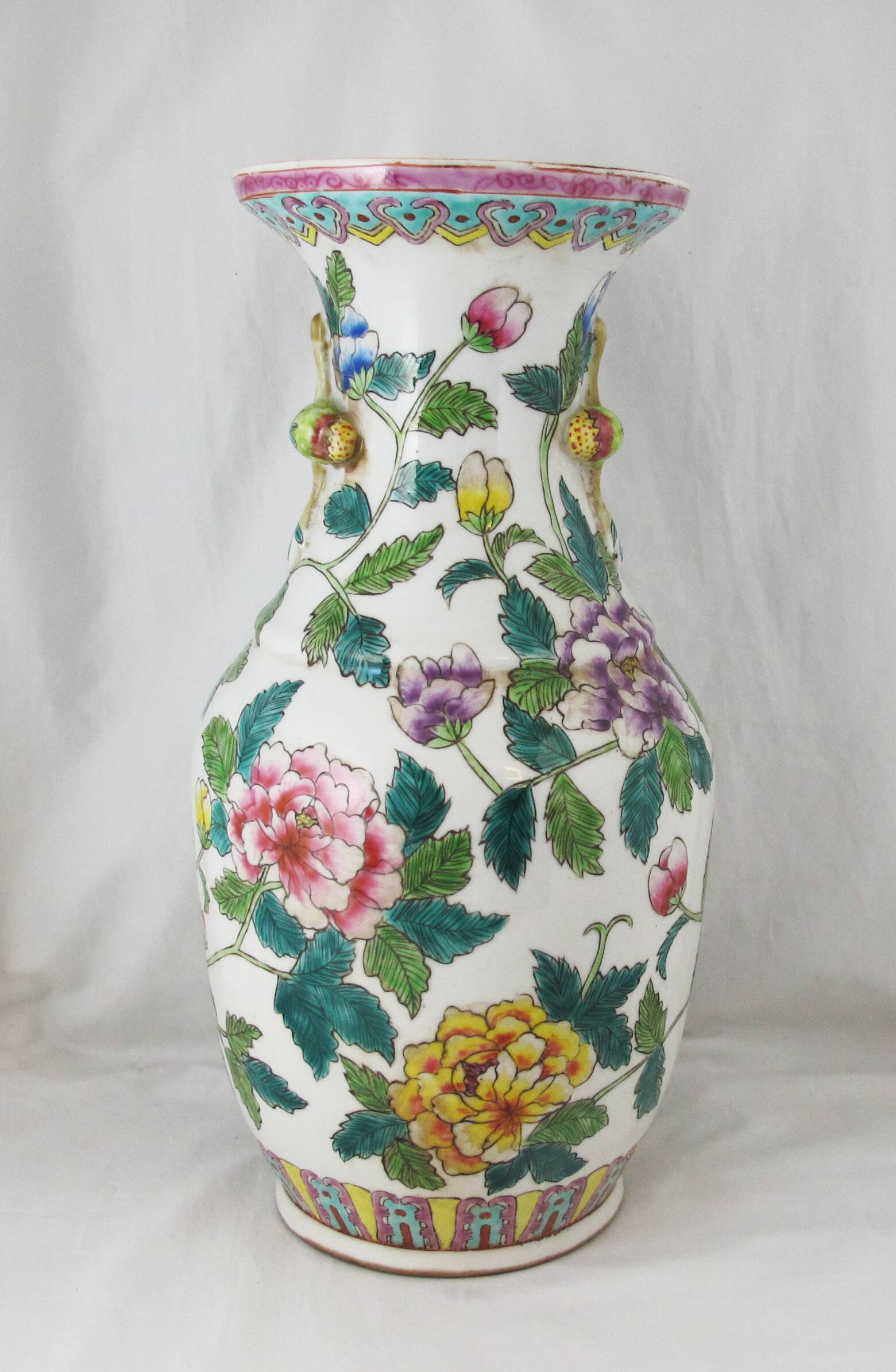 Chinese famille rose porcelain vase 20th century