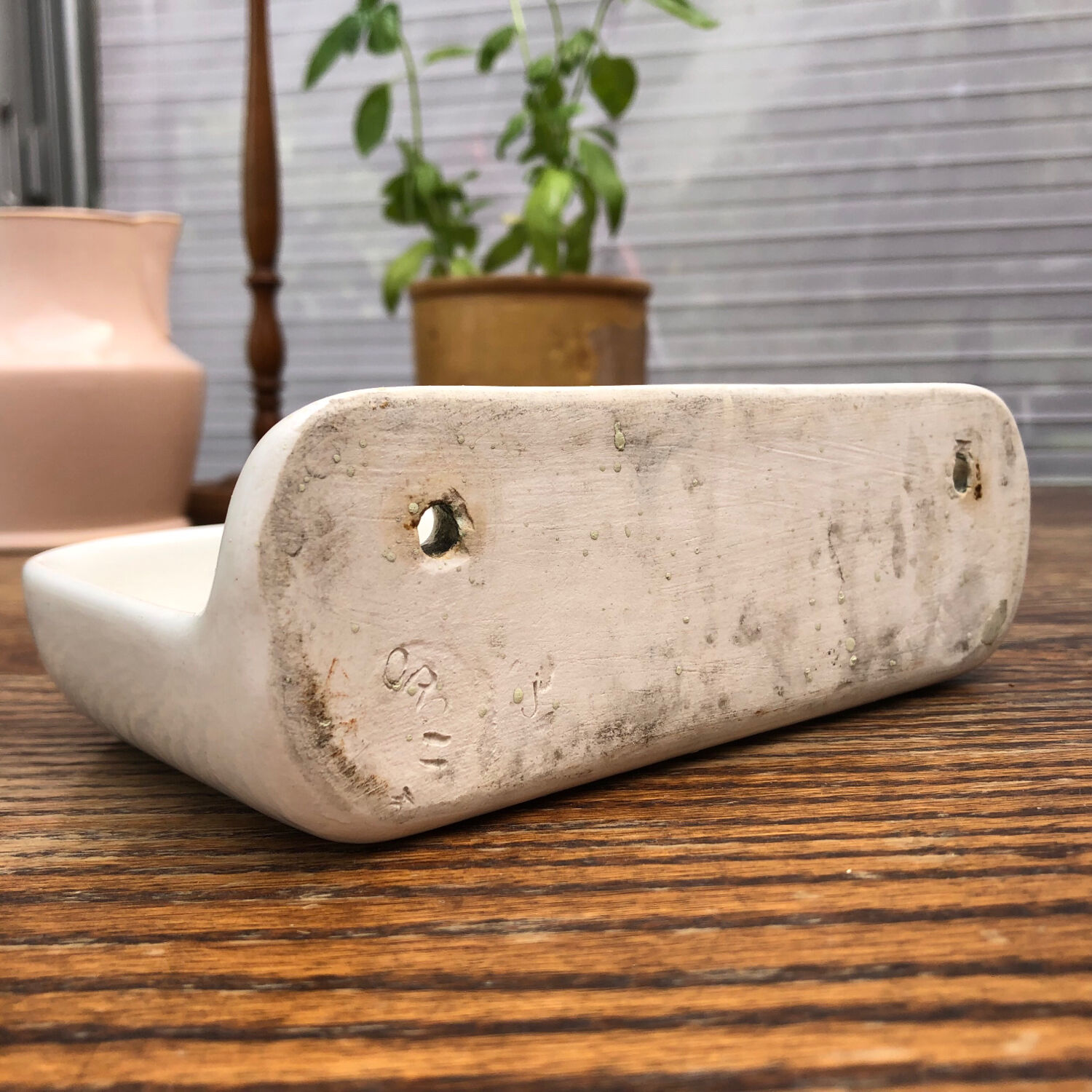 Porcelain wall soap dish