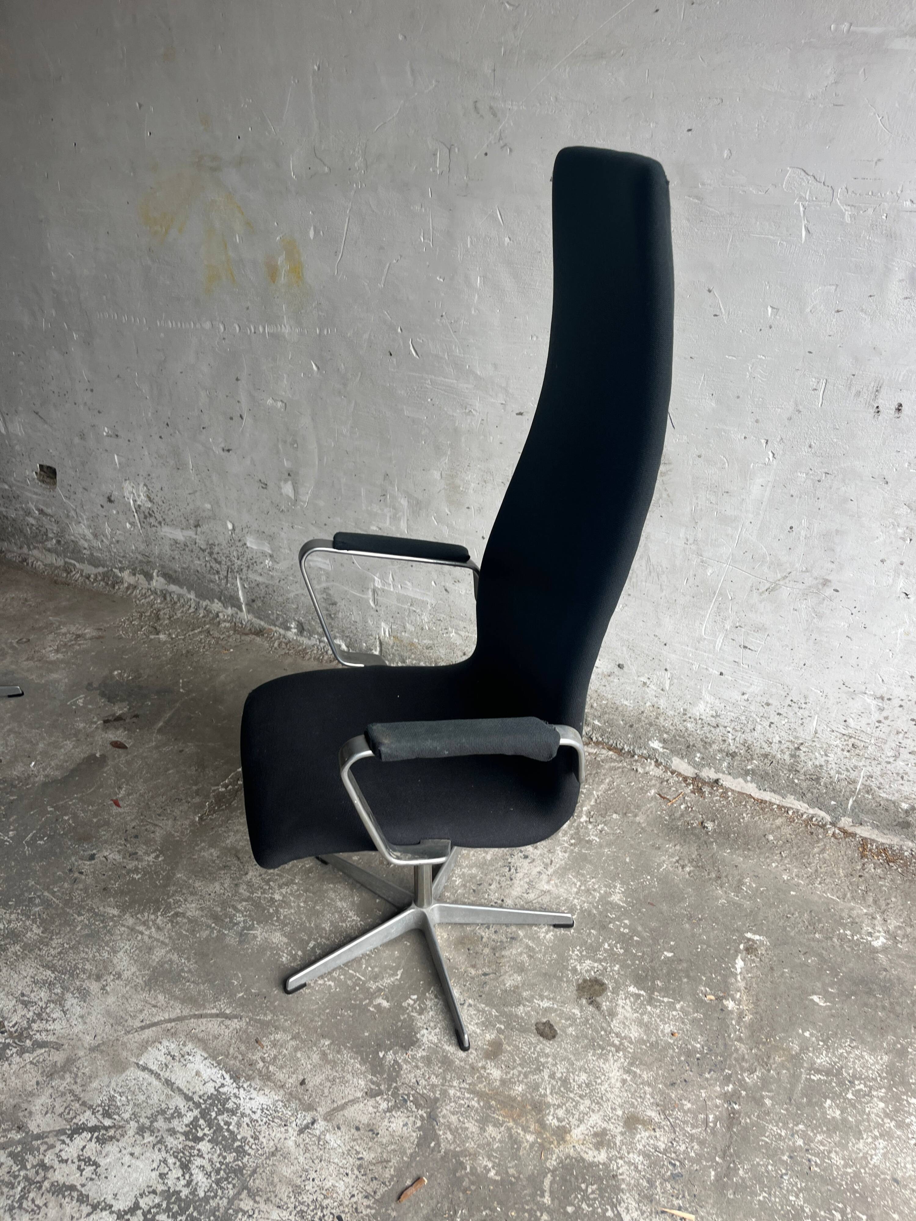Fritz Hansen Oxford High-Back Swivel Chair in Black Wool with Brushed Aluminium Base, 1970s