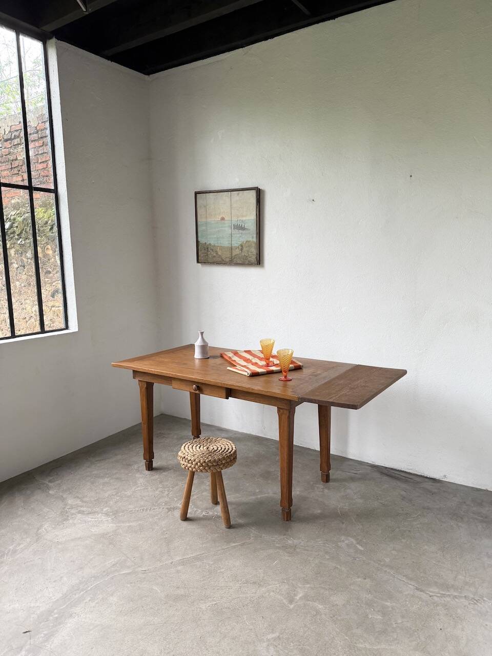 Extendable farmhouse table in oak