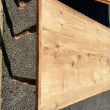 Community table