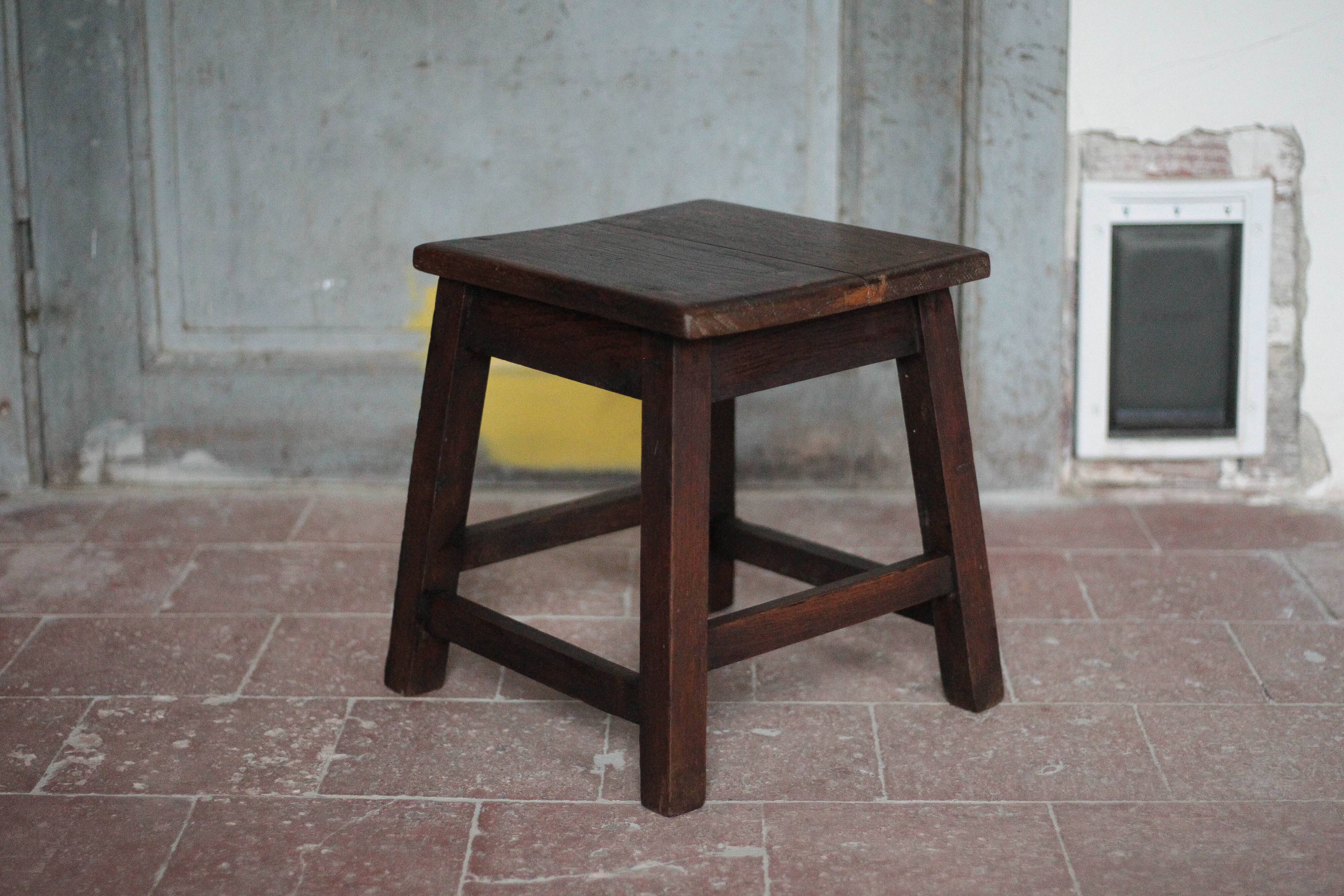 Ancien tabouret bois, tabouret d'appoint, porte-plante