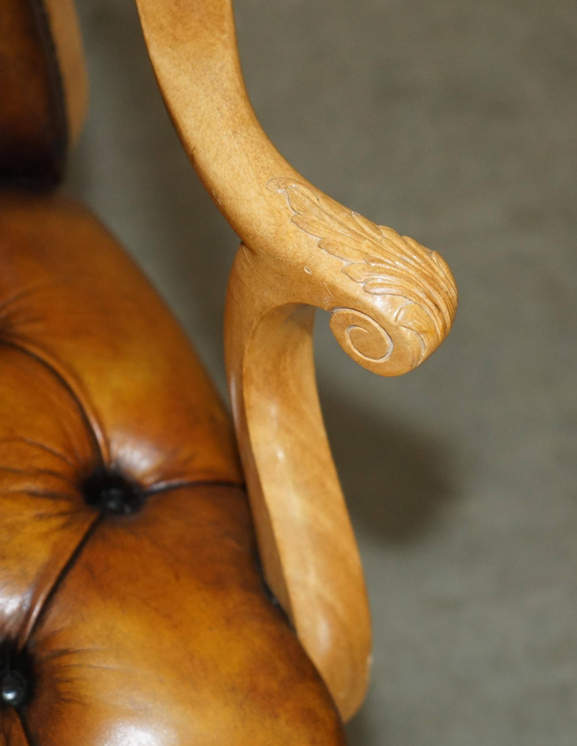 Restored Chesterfield Art Deco 1920 office chair in leather and walnut.