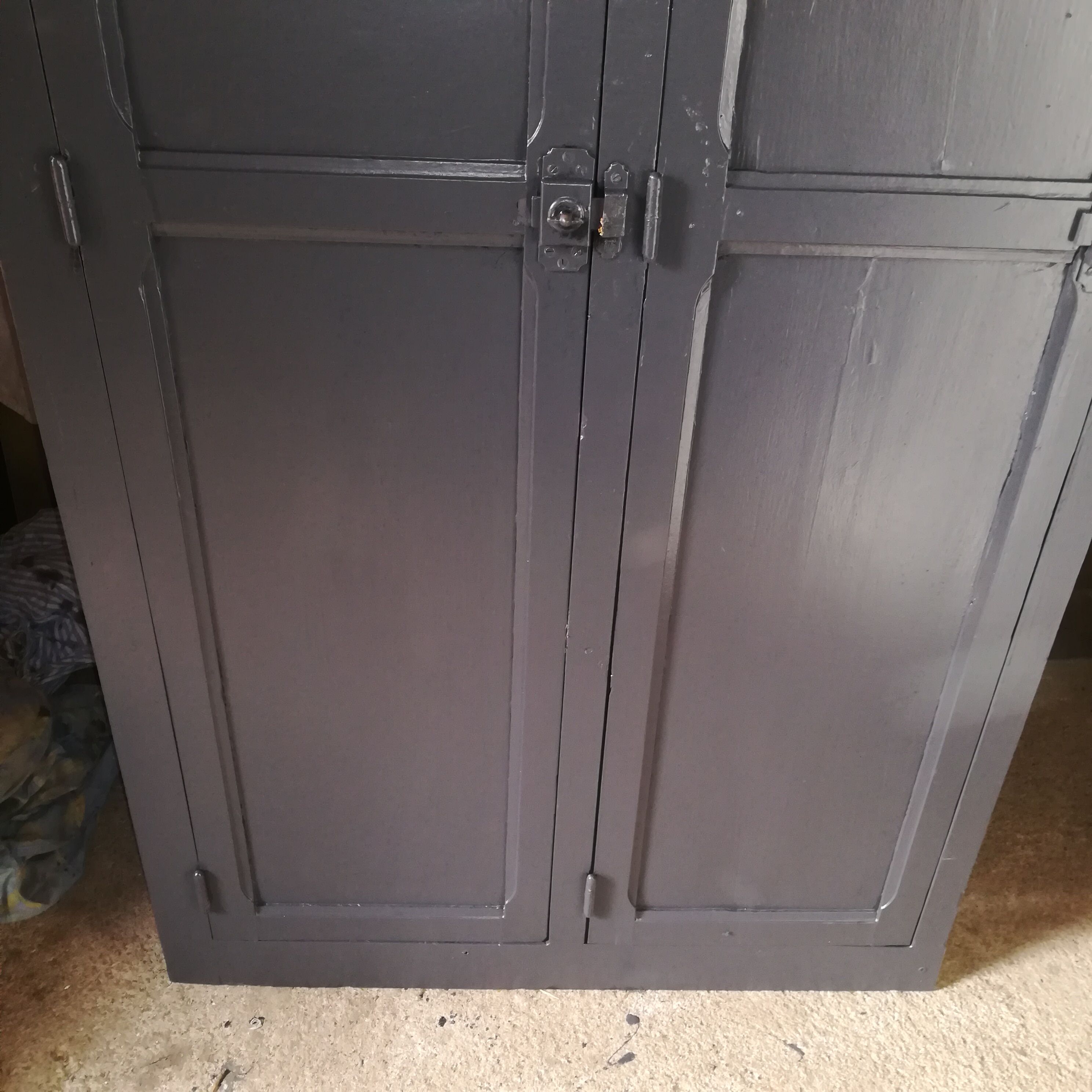 Cabinet former locker room workshop