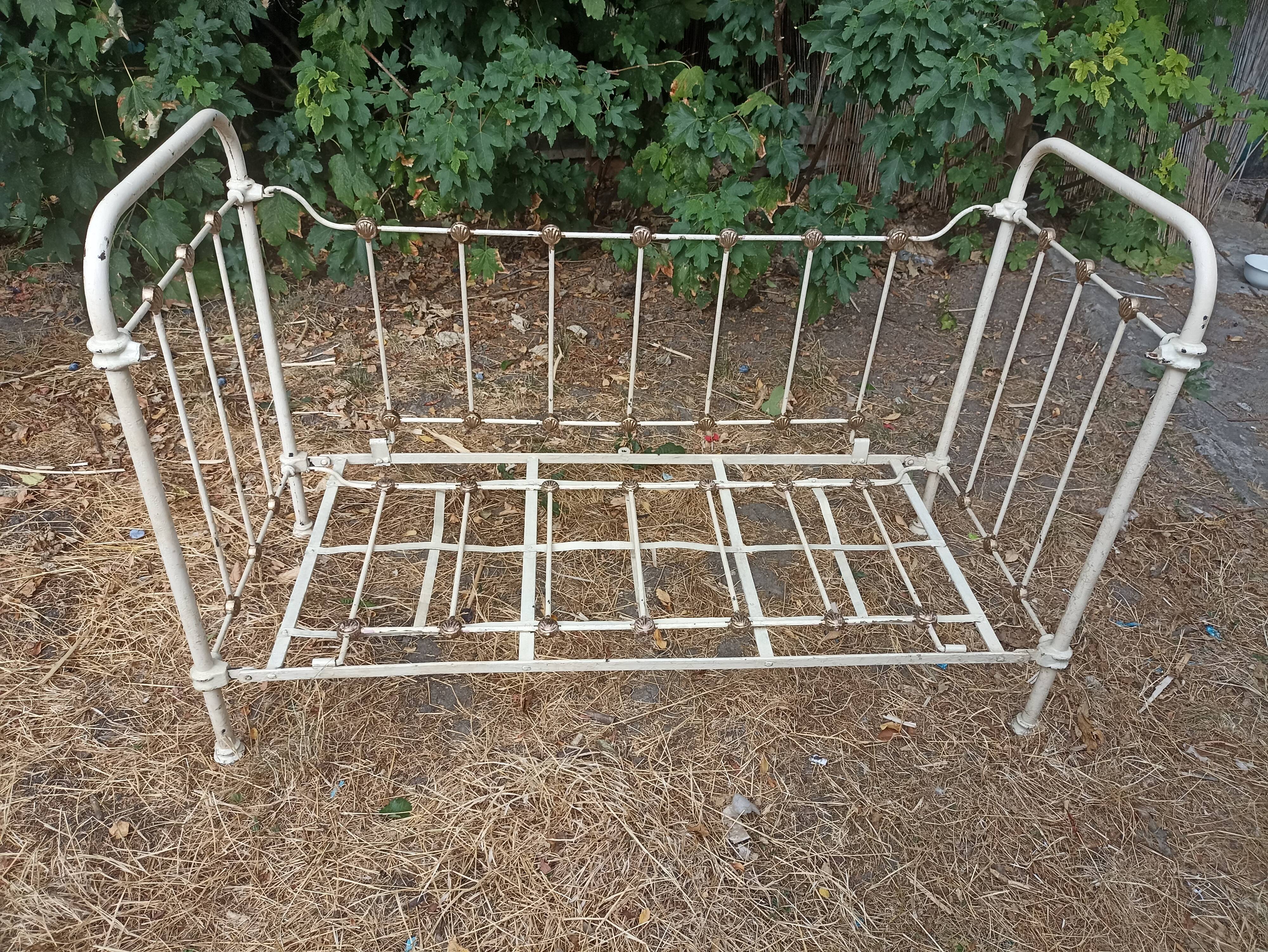 wrought iron bed