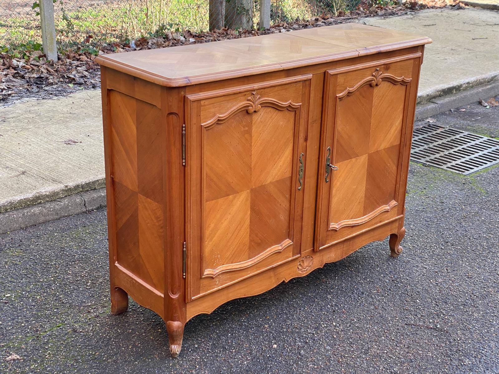 Louis XV buffet in solid wood from the 20th century with a turntable.