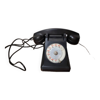 Black bakelite telephone