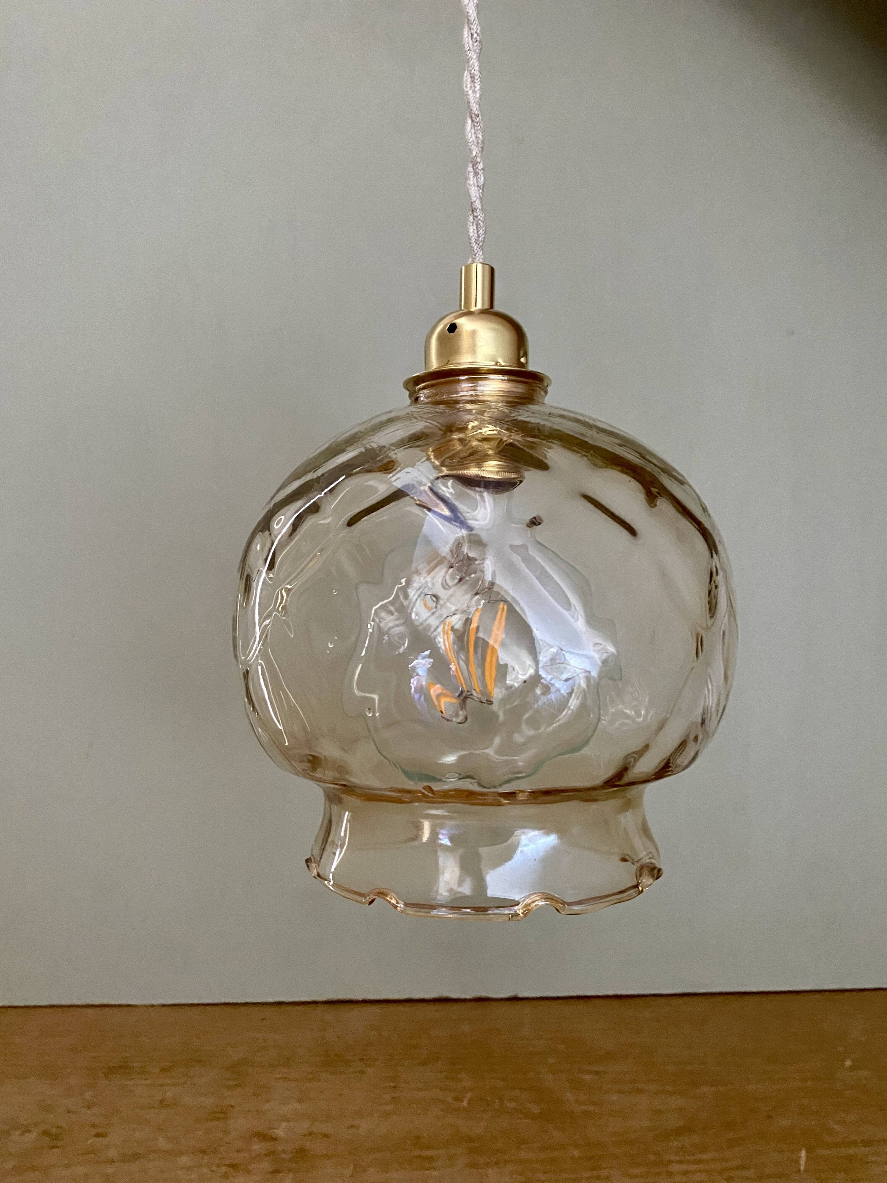 Suspension globe vintage en verre ambré