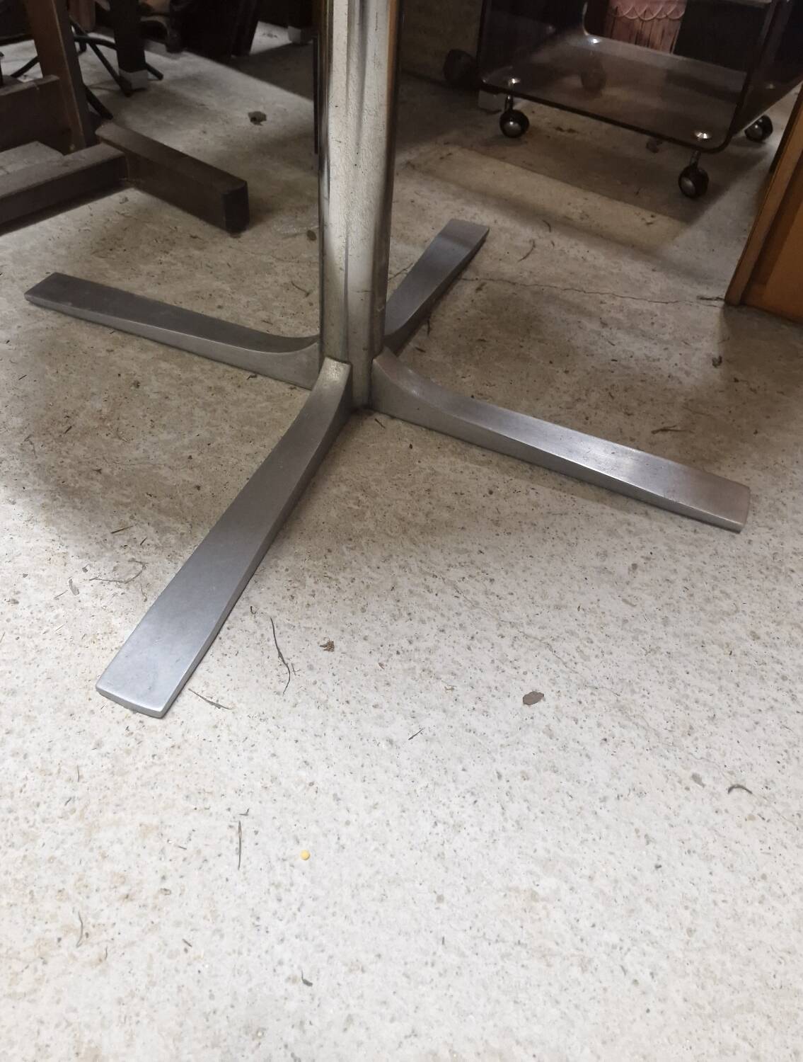 Roche Bobois round table