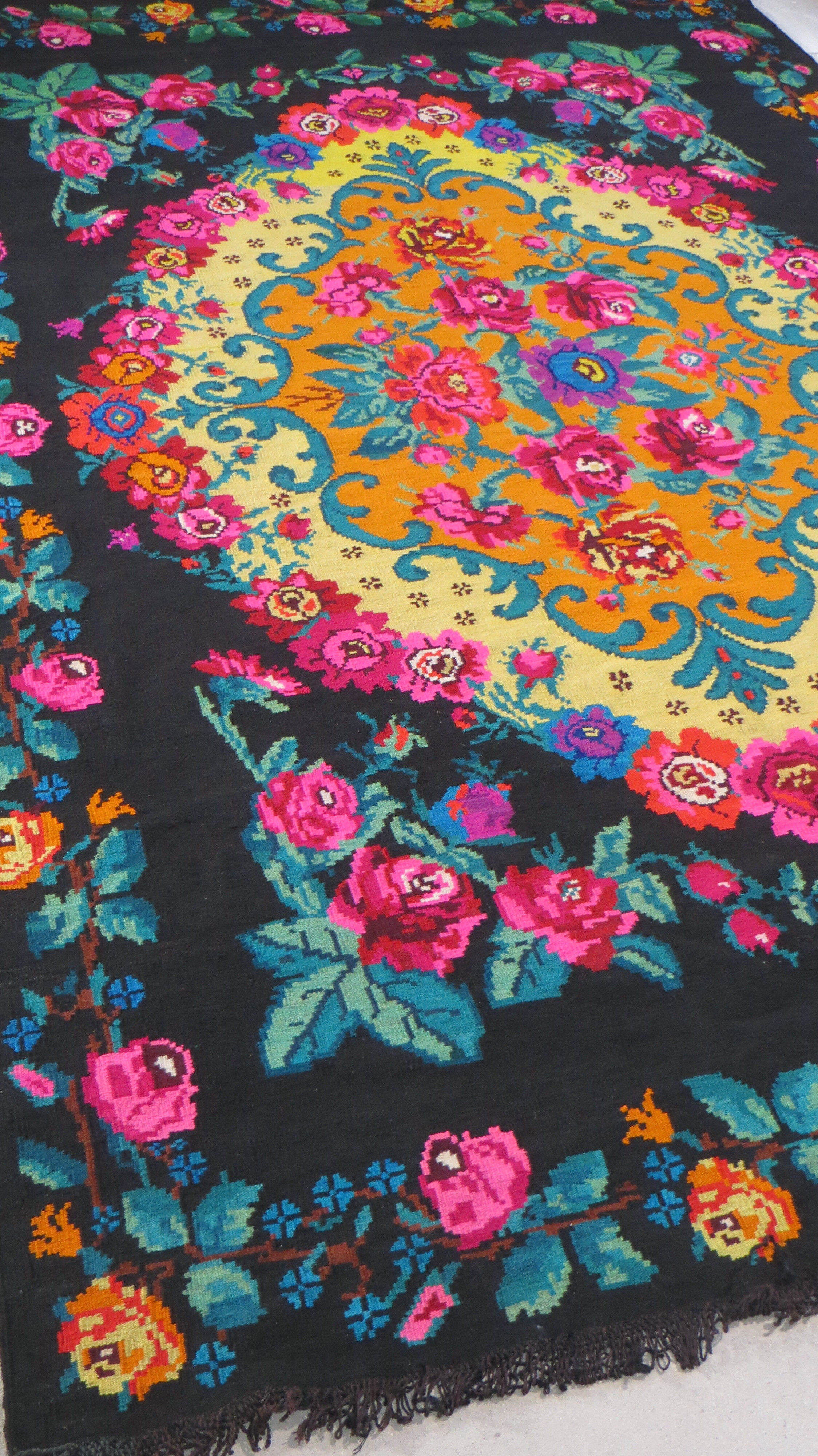 Moldavian rug 182cm x 288cm