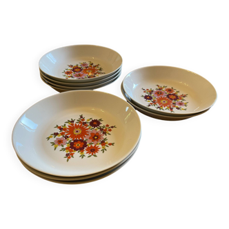 Lot de 9 assiettes creuses en porcelaine de Berry création L. Lourioux