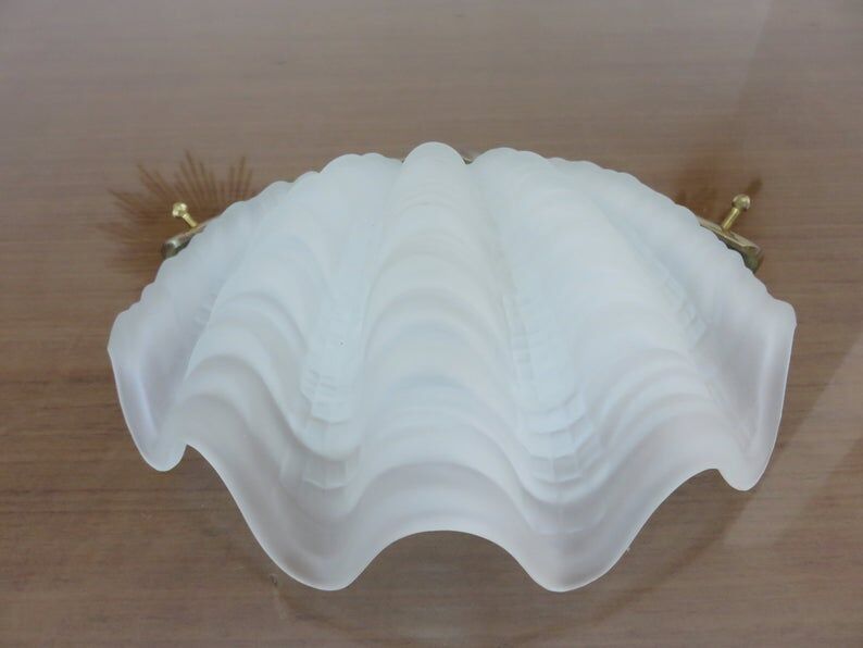 Wall lamp " shell " Art Deco brass and frosted glass 70s