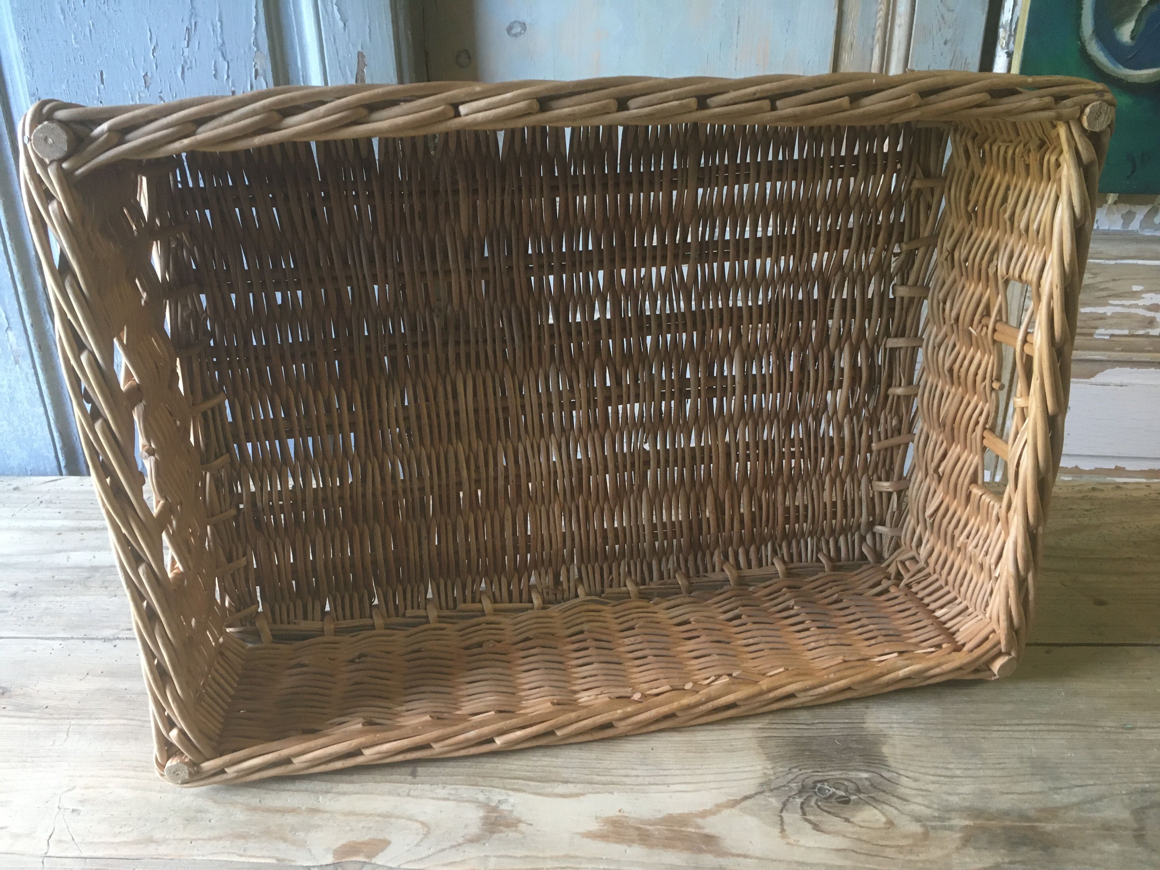 Wicker baker's basket