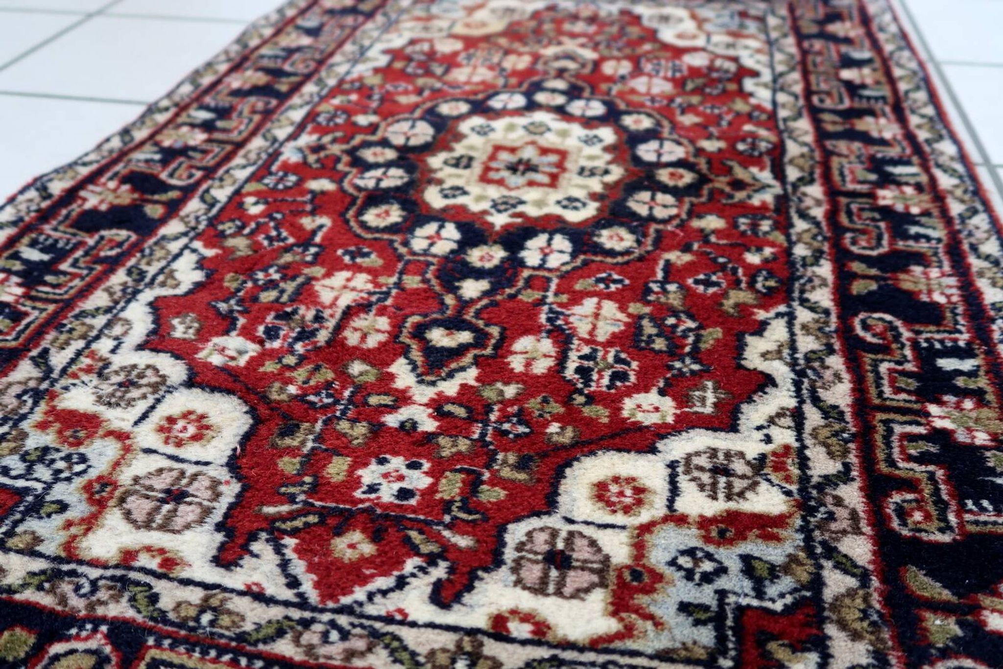 Tapis vintage du Moyen-Orient Hamadan fait main en laine – 60 x 98 cm