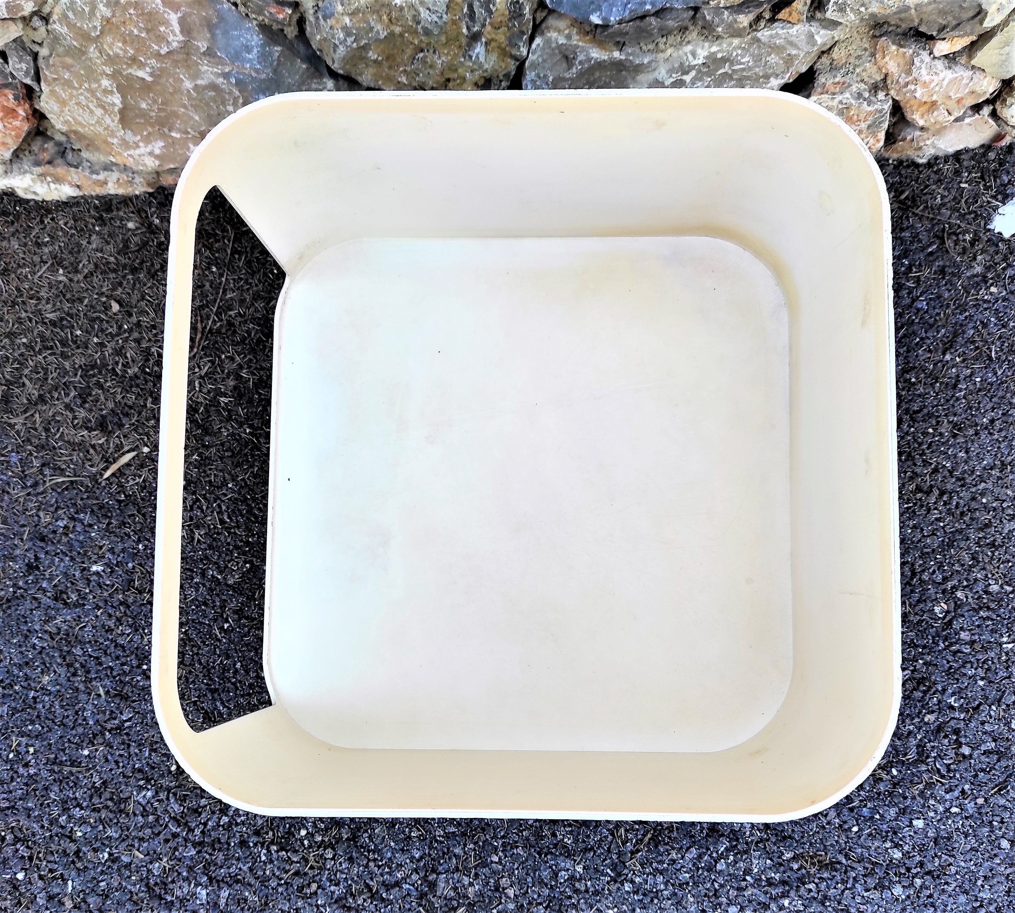 White plastic furniture kartell 4970 by anna castelli