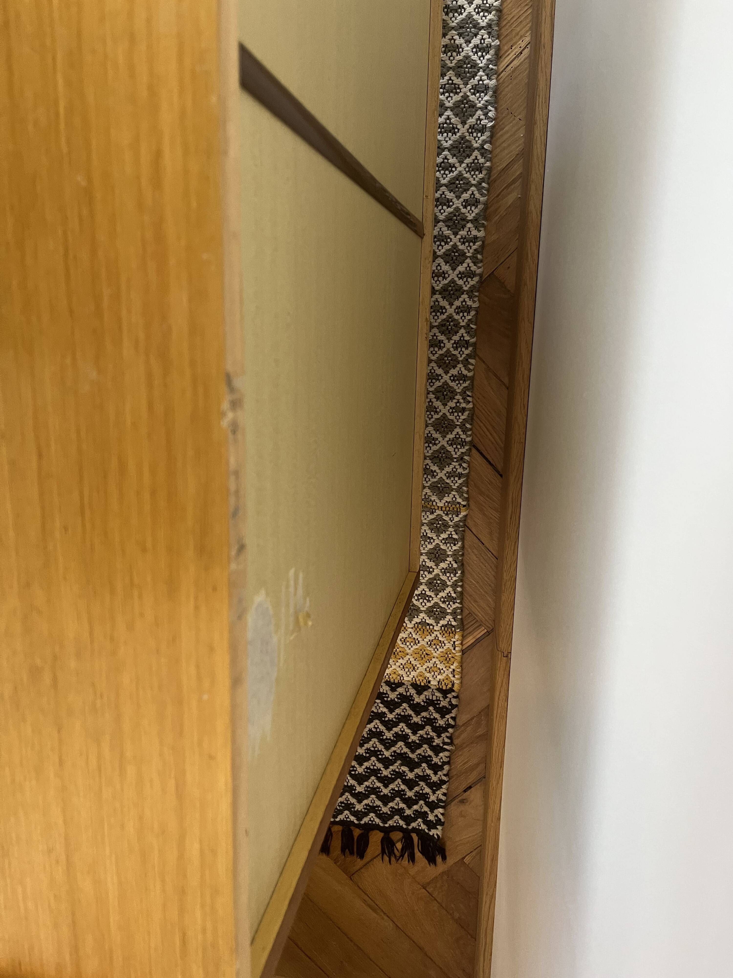 Chest of drawers with spindle feet