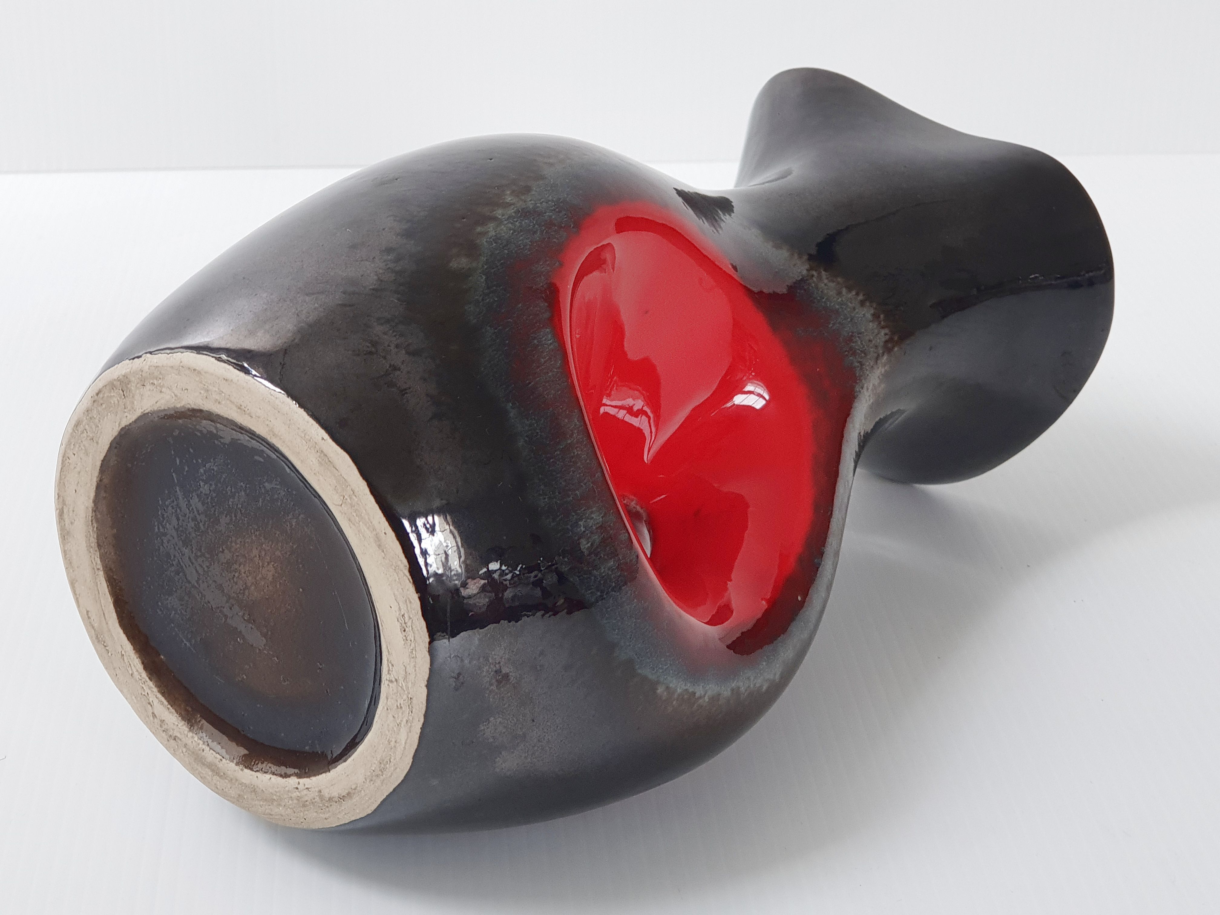 Vintage 1960 vase in pearly ceramic