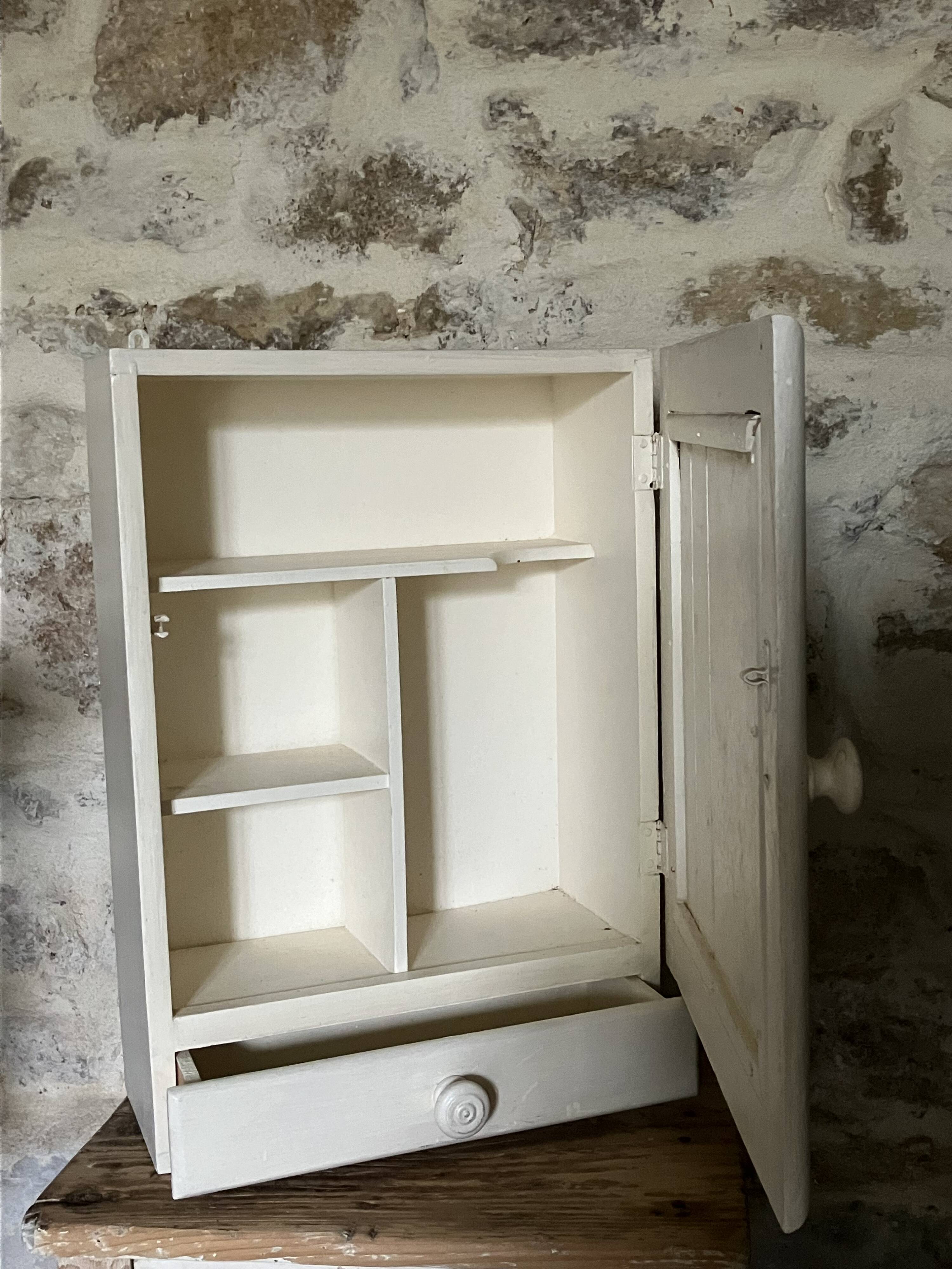 Armoire de toilette, de pharmacie