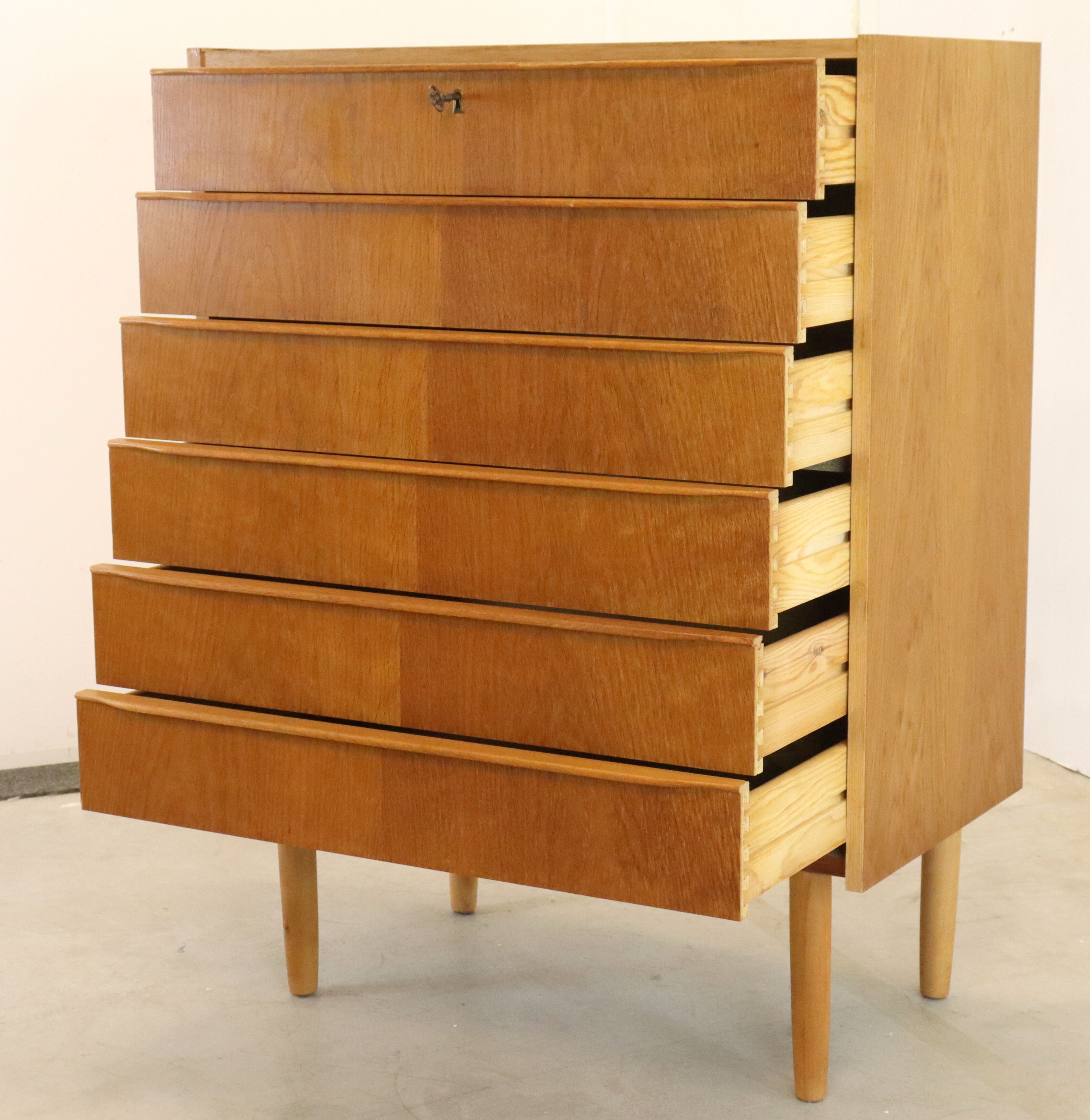 Commode danoise en chêne haut 'Brovst' - Design danois