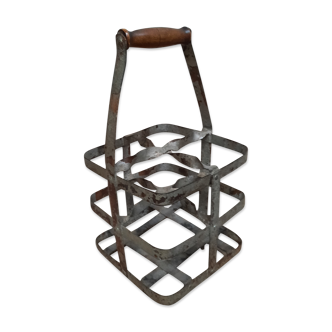 Metal bottle holder