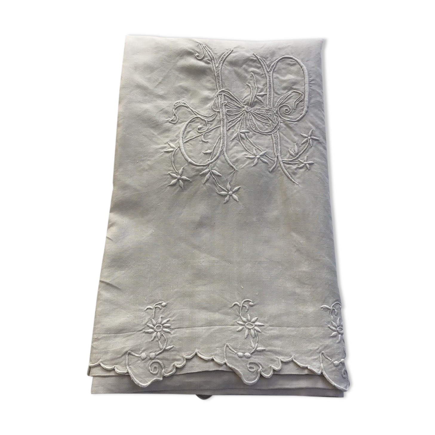 Embroidered linen sheet marked "JP"