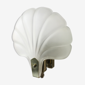 Shell wall lamp