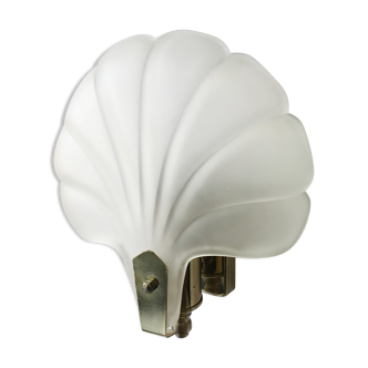 Shell wall lamp