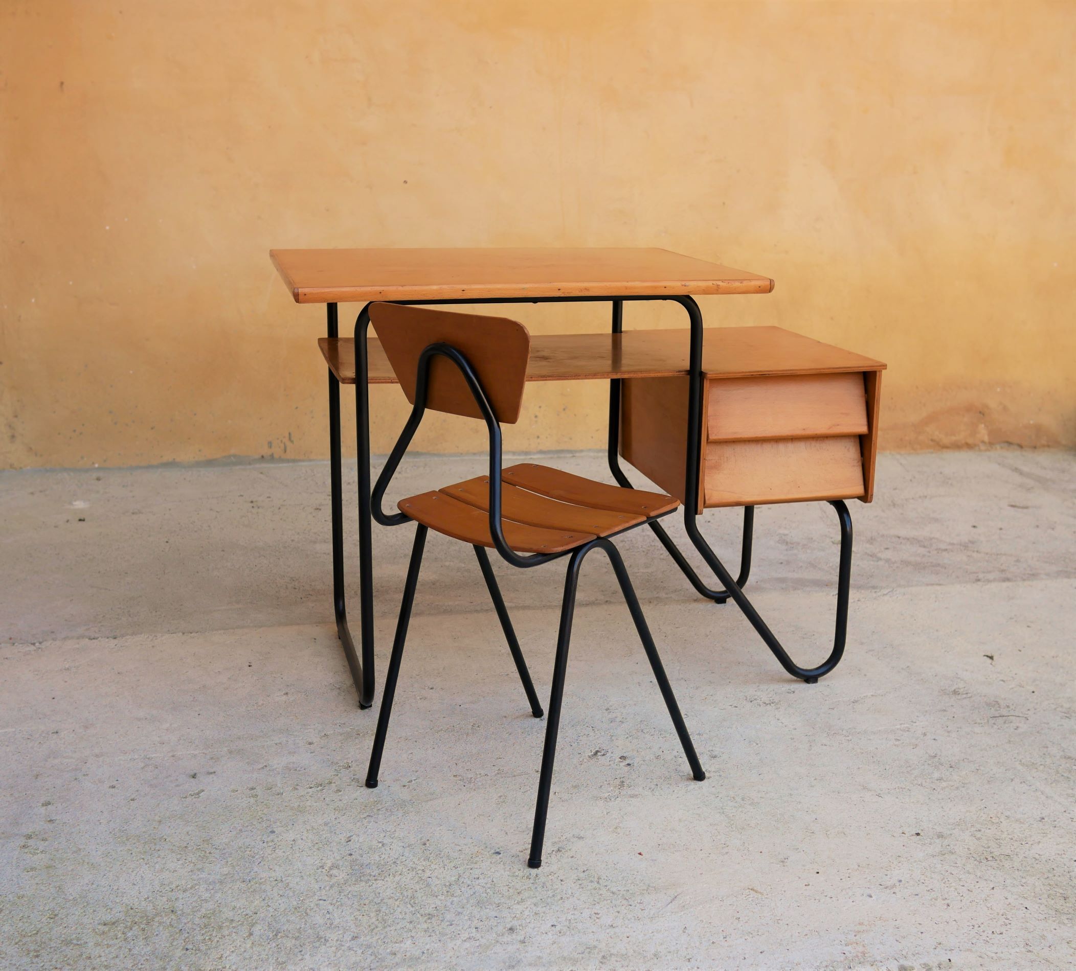 Bureau et chaise enfant vintage