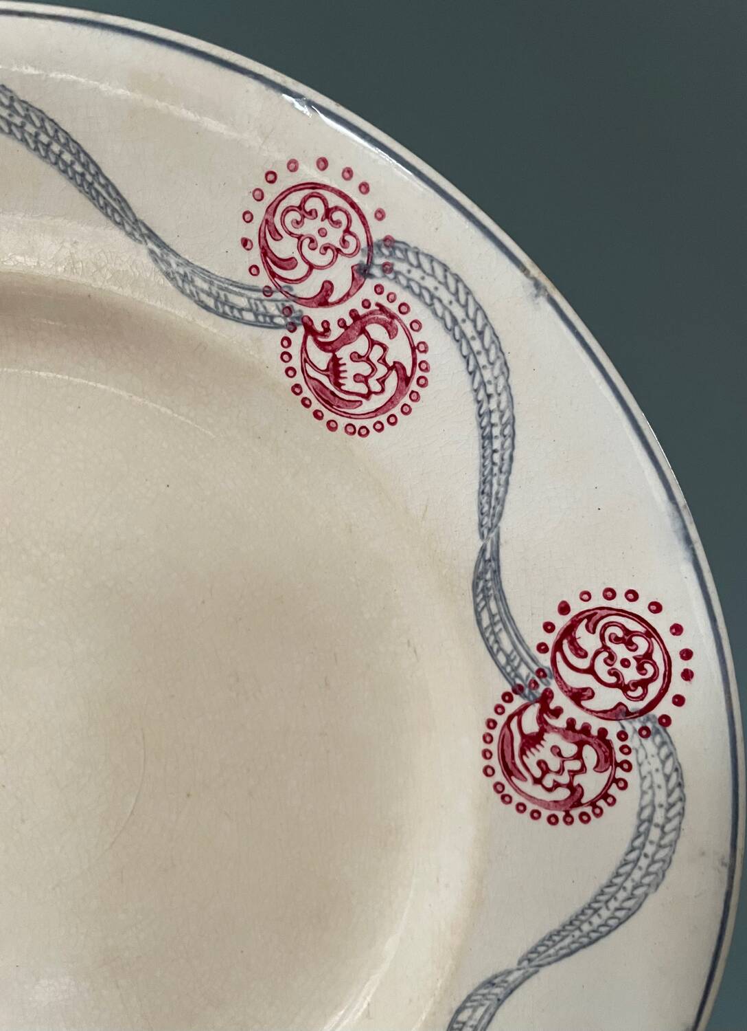 Series of 8 dessert plates 1900 in Longwy earthenware