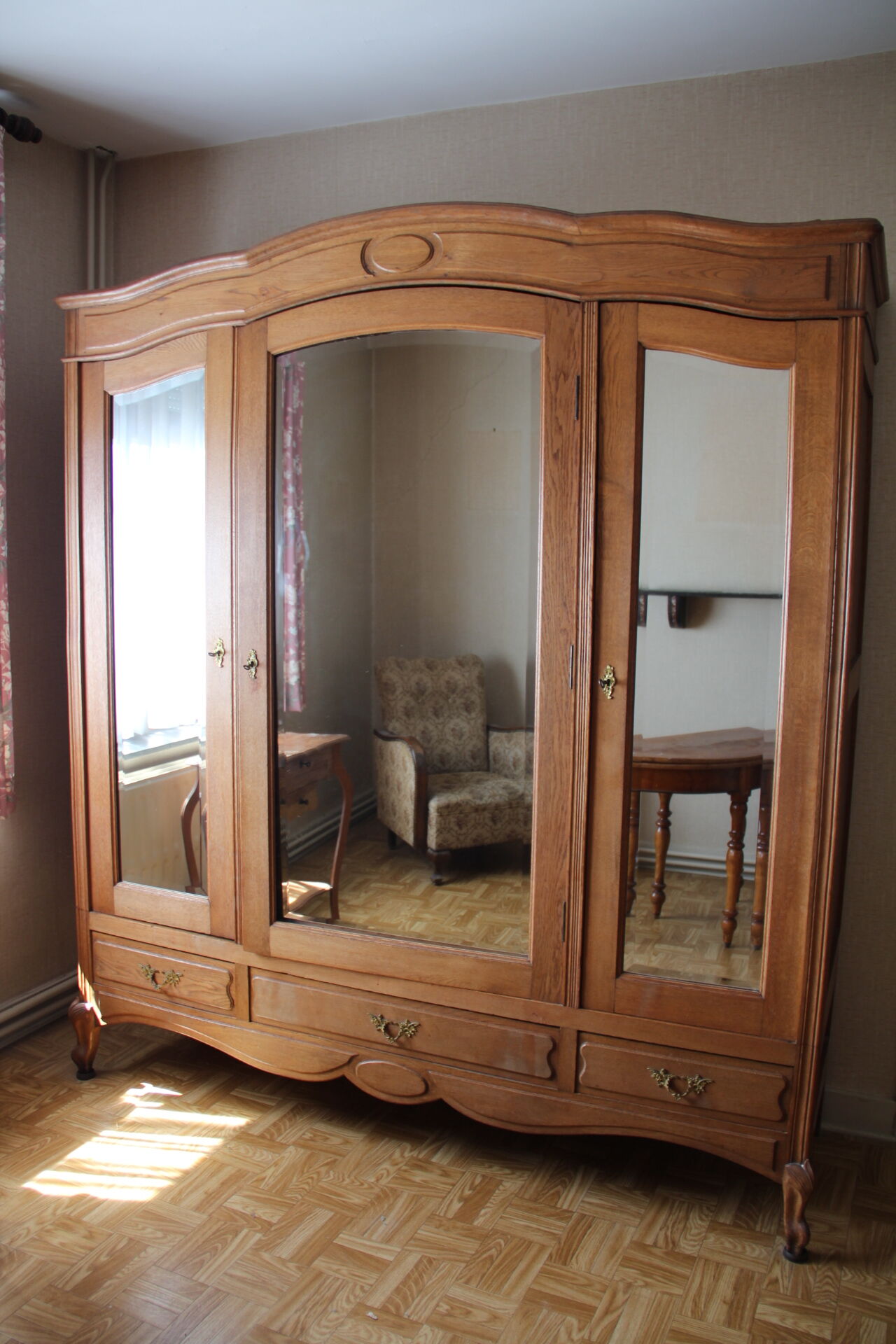 Louis XV style wardrobe in light oak, 3 beveled ice creams