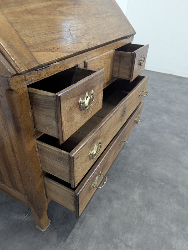 Bureau à pente du XVIIIème en noyer massif à tiroir secret
