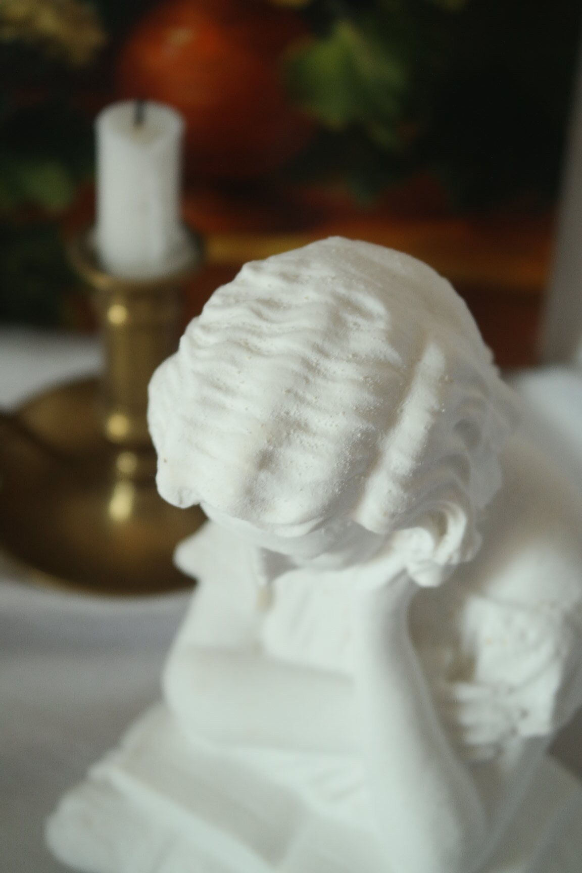 Limestone bust young girl who reads