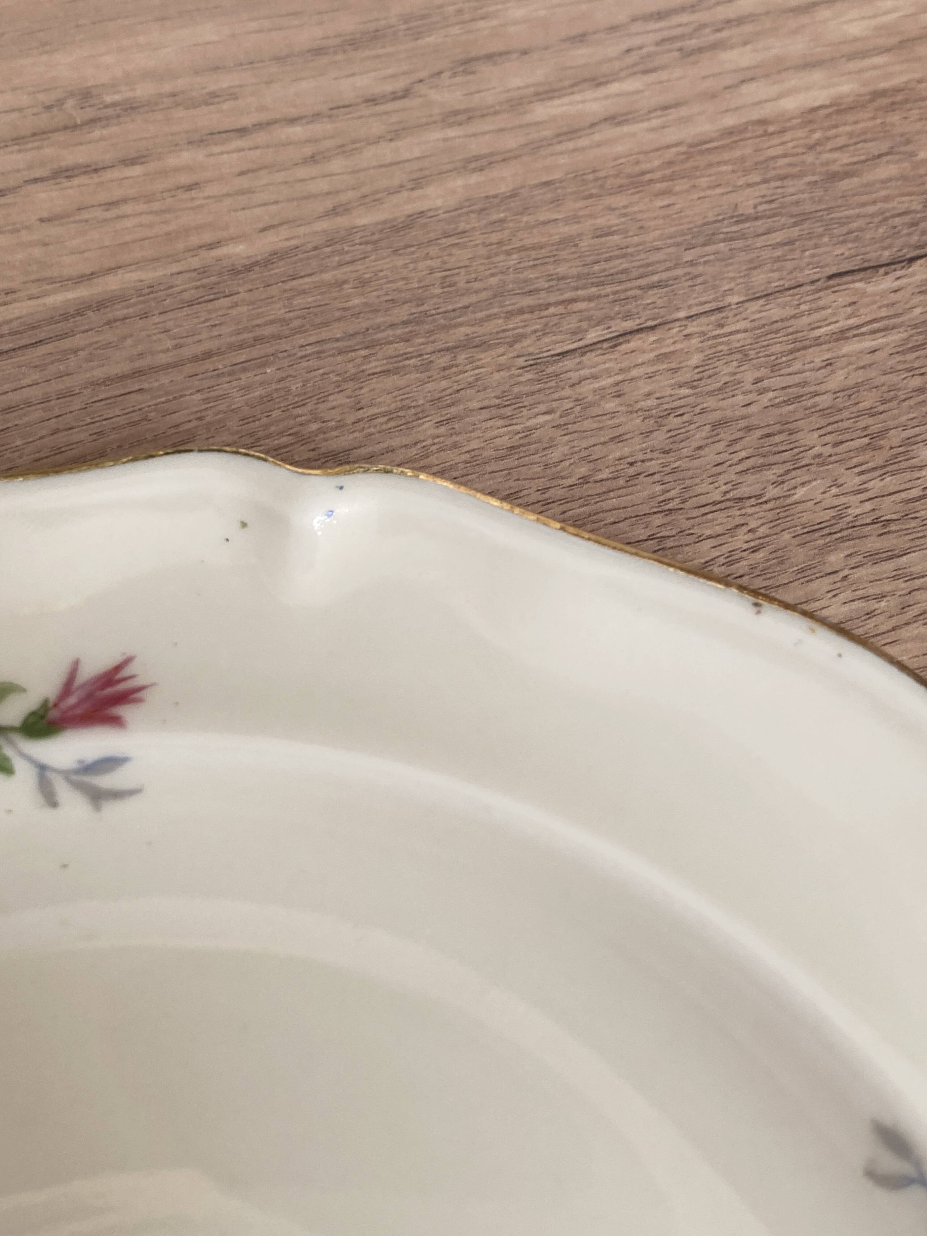 Set of 4 porcelain dessert plates